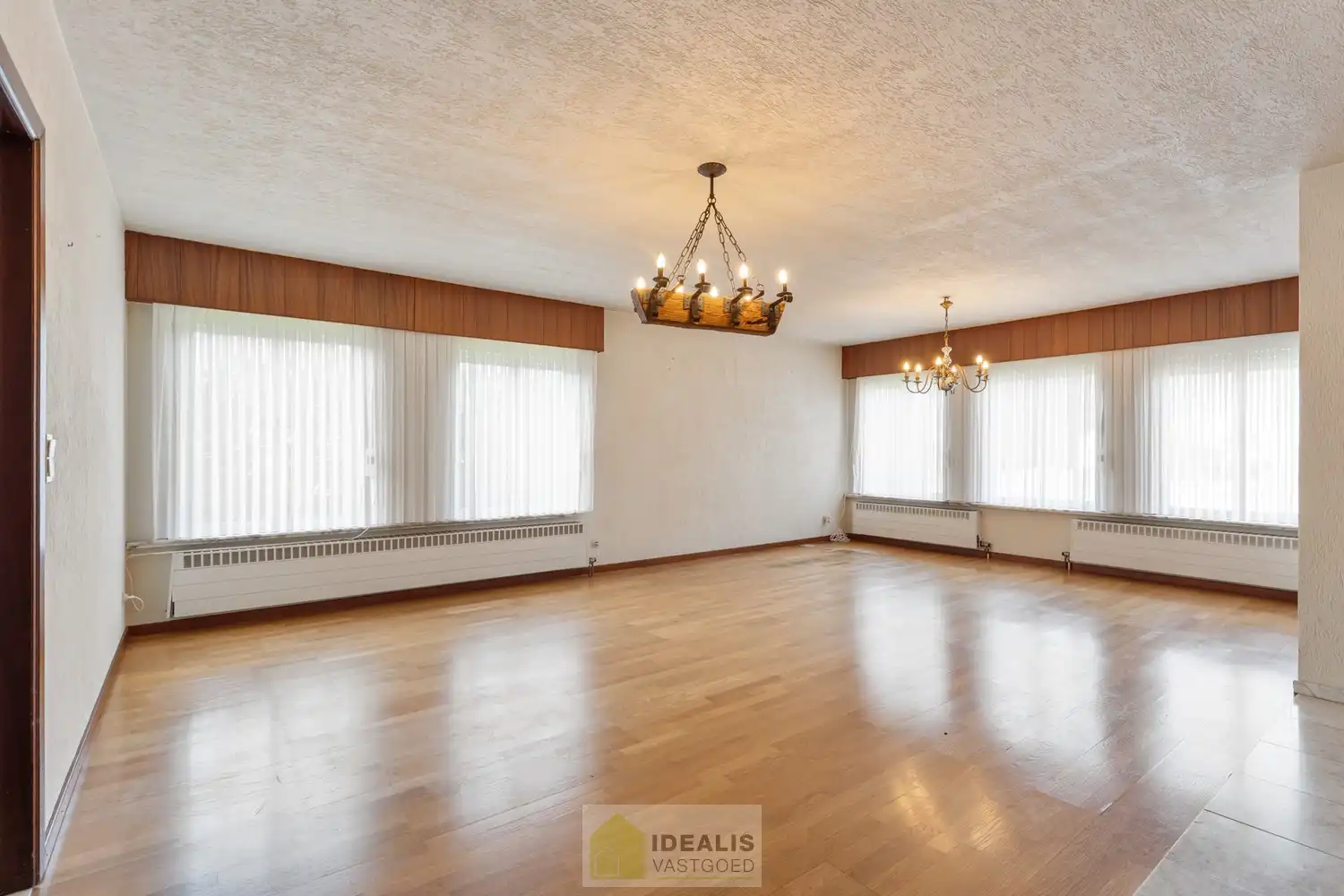 IDEALIS VASTGOED - OP TE KNAPPEN GEZINSWONING OP WANDELAFSTAND VAN CENTRUM! foto 10