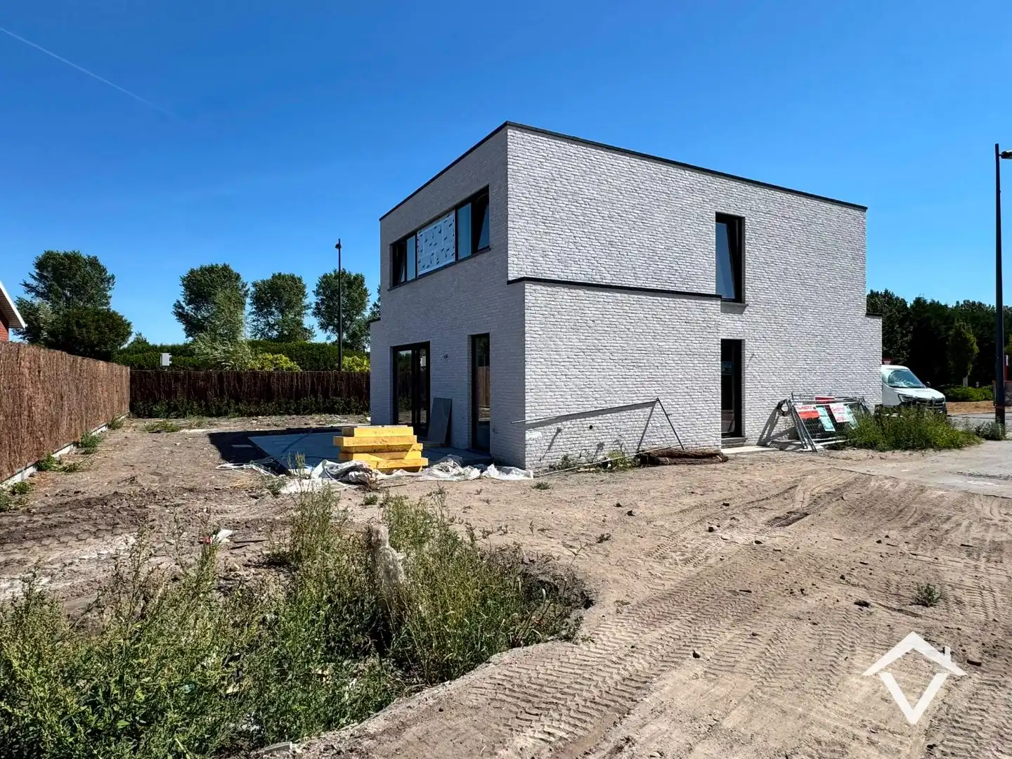 Alleenstaande nieuwbouwwoning met 3 slaapkamers en tuin te Koekelare foto 3