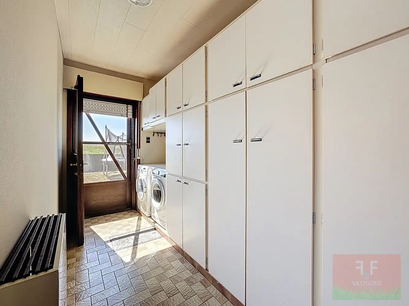 Vrijstaande eengezinswoning met 4 slaapkamers en 2 badkamers foto 16