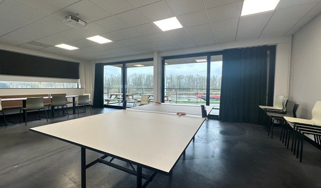 Instapklare kantoren te huur met terras vlakbij afrit R4 in Evergem foto 12