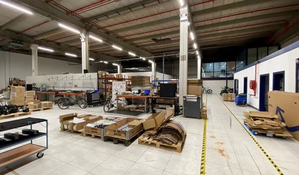 Magazijn met kantoren te huur op logistieke site te Bornem foto 2