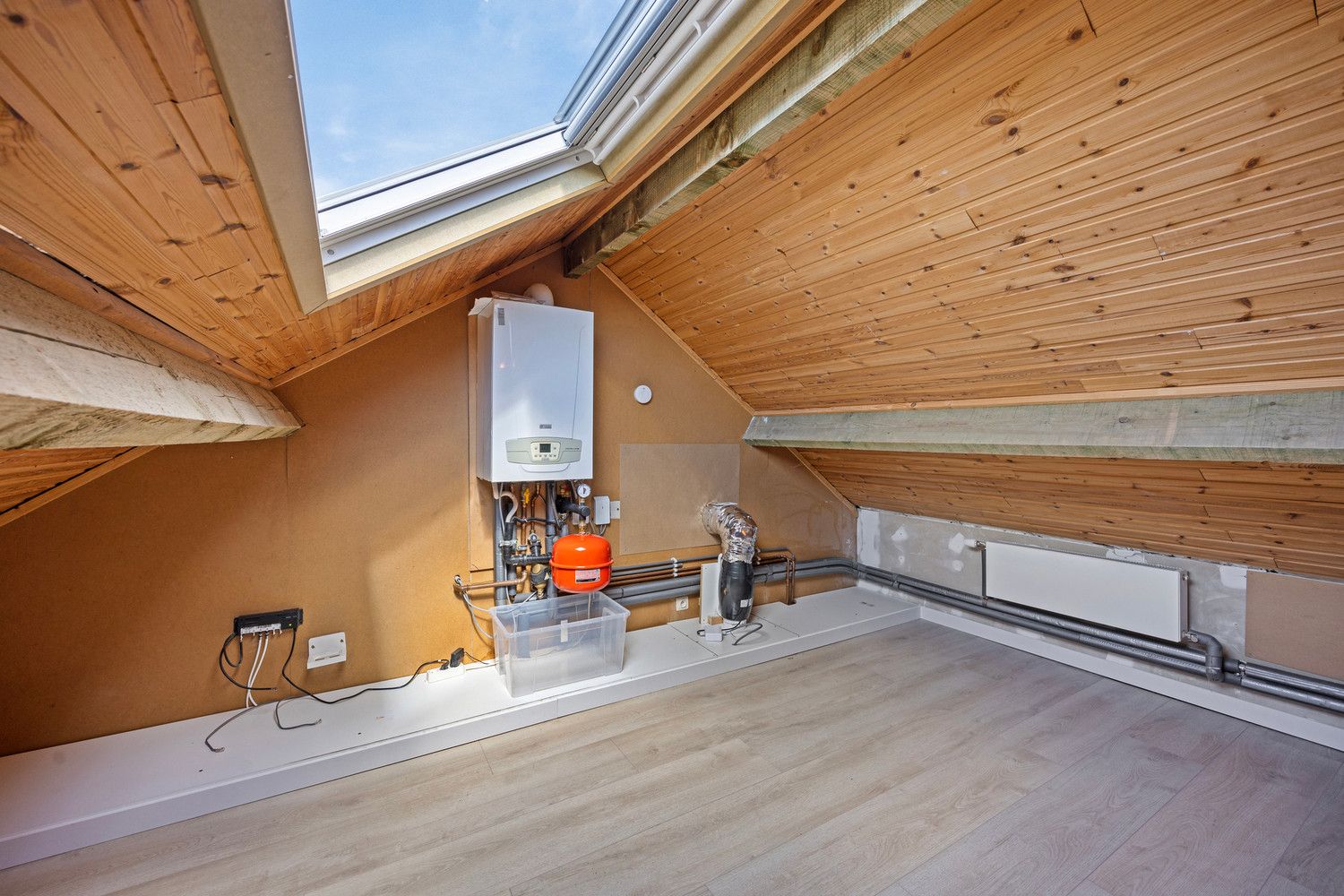 INSTAPKLARE EN VOLLEDIG GERENOVEERDE WONING TE DIEST! foto 22