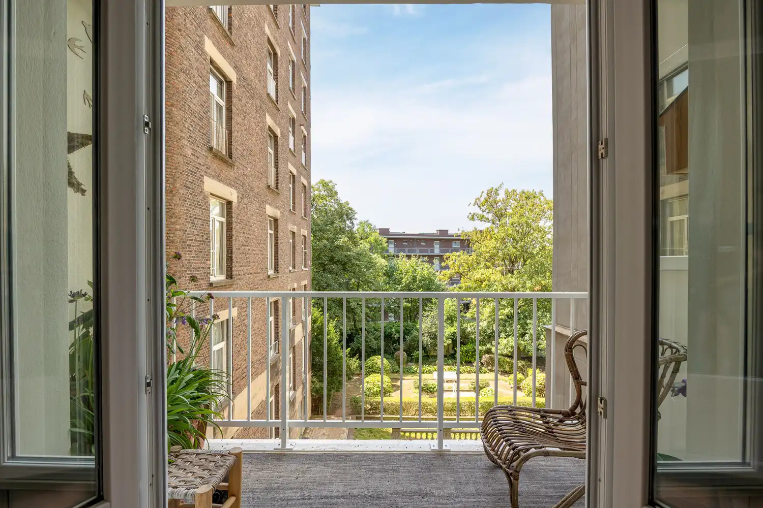 Energiezuinig (EPC B) en hoogwaardig gerenoveerd art-decoappartement met 2 slaapkamers, terras en gelijkvloerse polyvalente ruimte op absolute toplocatie aan ’t Groen Kwartier foto 11