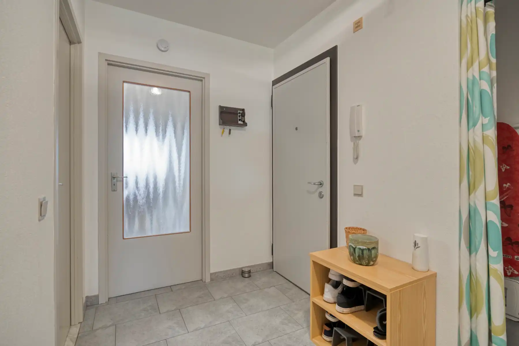 Instapklaar appartement met twee slaapkamers en een terras. foto 6