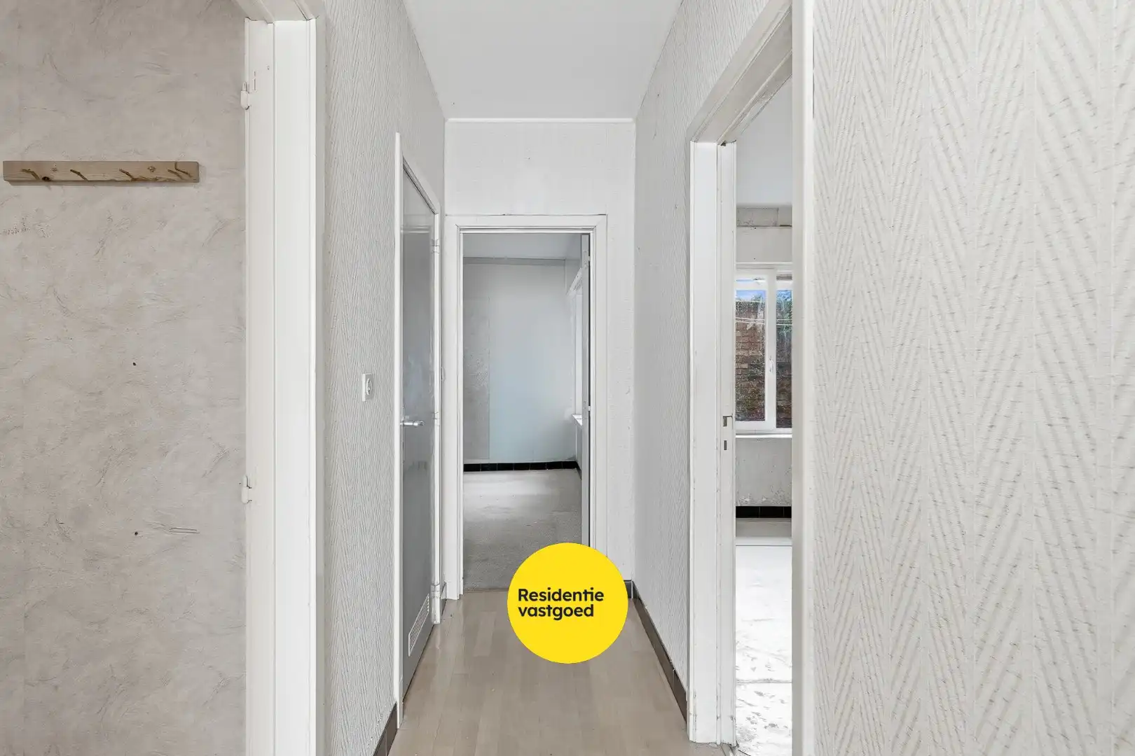 Te renoveren gelijkvloers appartement met 2 slaapkamers in Oostende foto 7