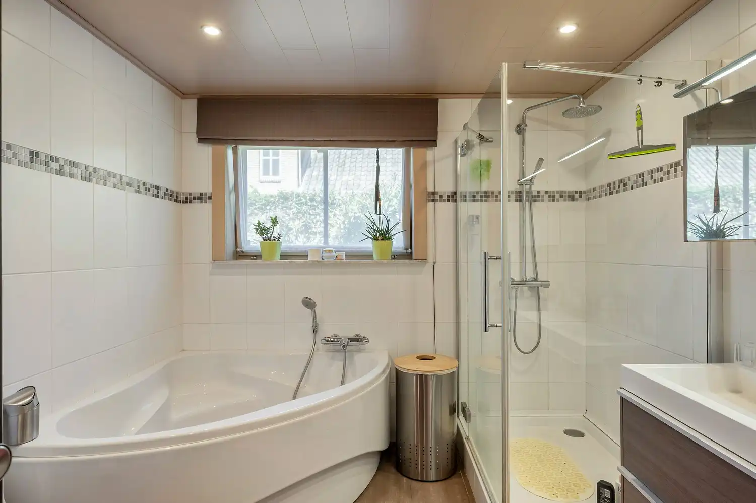 PRACHTIGE INSTAPKLARE WONING OP ZEER GOEDE LOCATIE foto 21