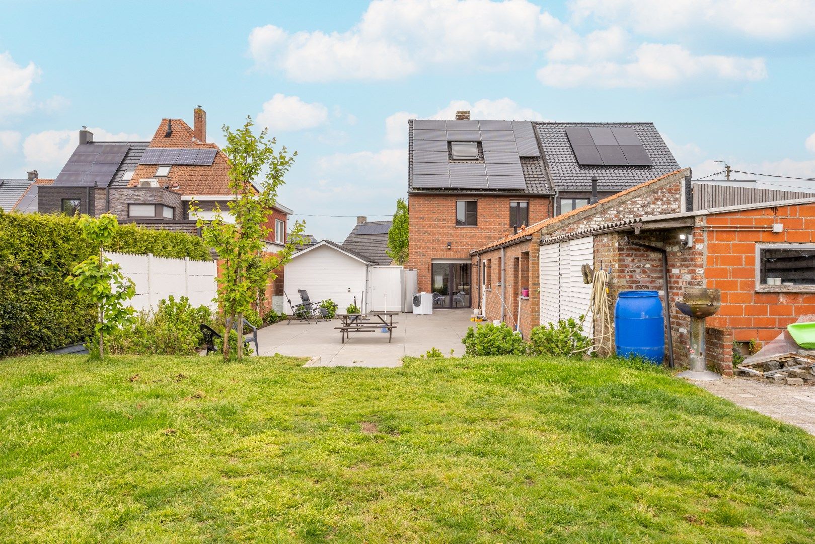 Halfopen woning met fantastisch grote tuin!  foto 5