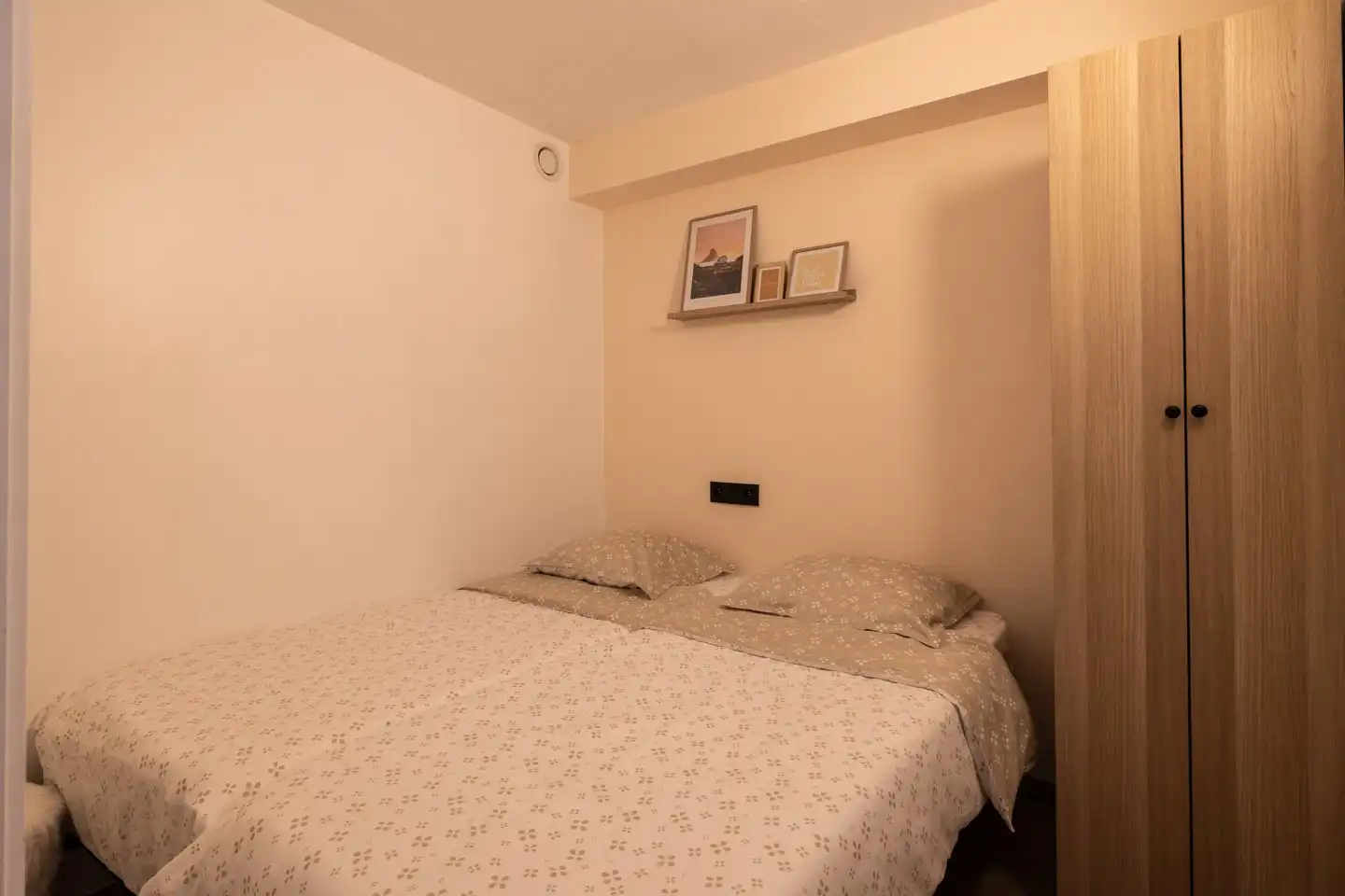 Prachtig frontaal zeezicht – volledig gerenoveerde studio op de zeedijk van Mariakerke foto 8