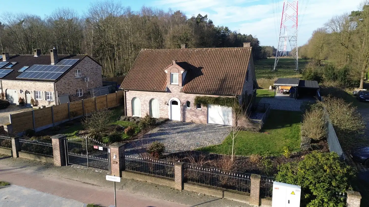 Instapklare woning met tuin aan natuurgebied foto {{pictureIndex}}