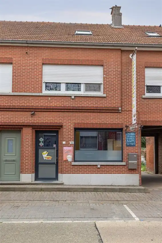 Handelswoonst met volledig uitgeruste frituur en appartement foto 37