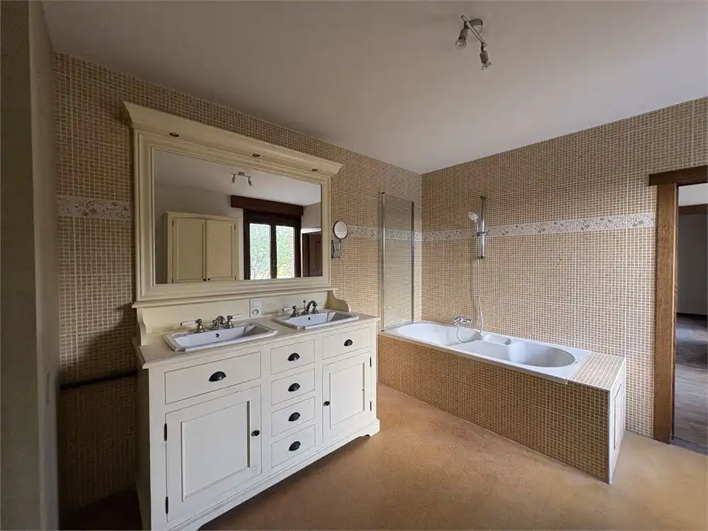 Lichtrijke gezinswoning met 4 slaapkamers + garage foto 14