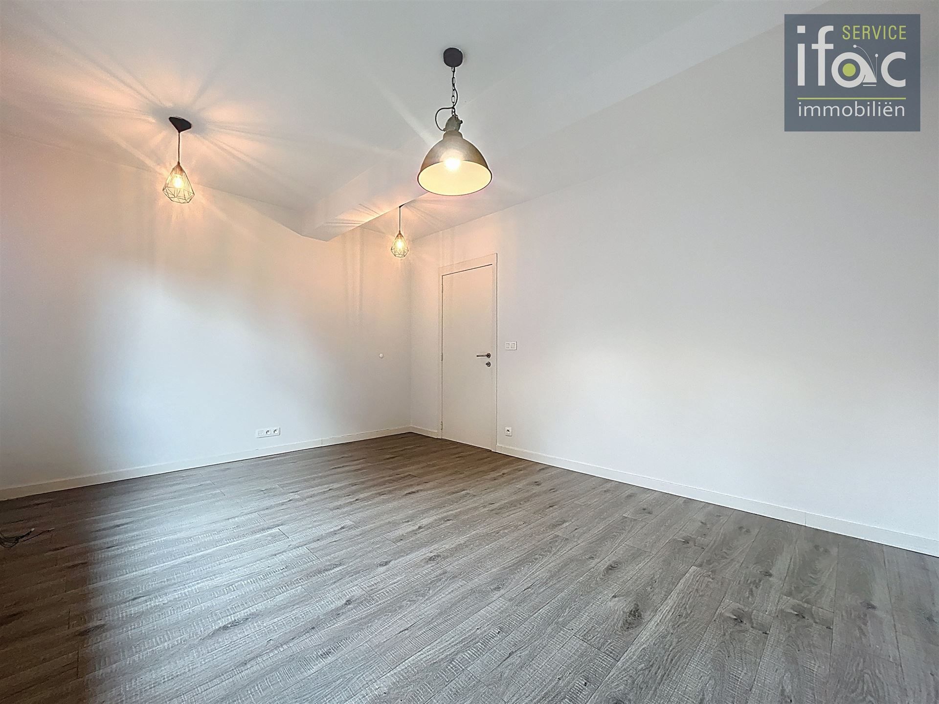 Uitstekend gelegen woning met 4 slaapkamers en 2 badkamers foto 11