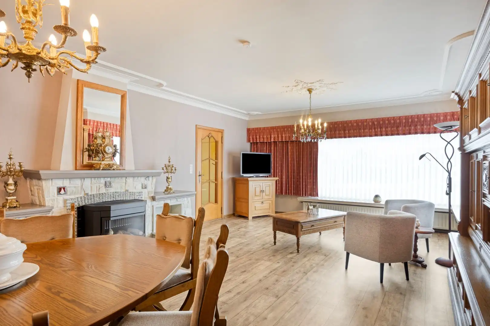 Ruim ingedeelde gelijkvloers woning op een mooi breed perceel van 812 m². foto 9