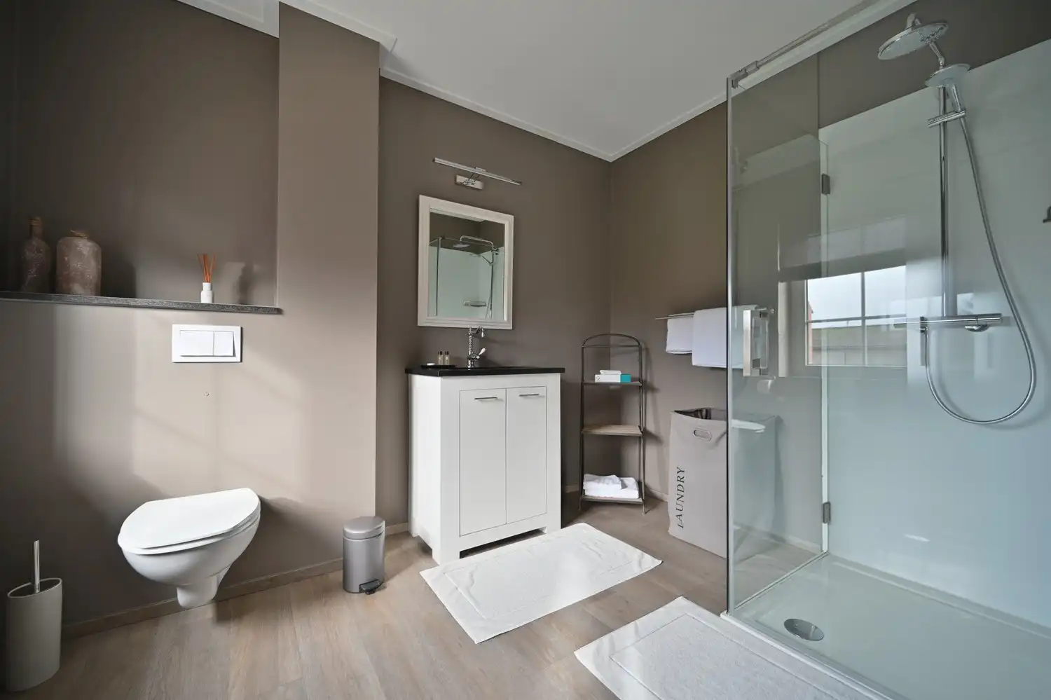 Karaktervolle woning met B&B in Veldwezelt foto 26