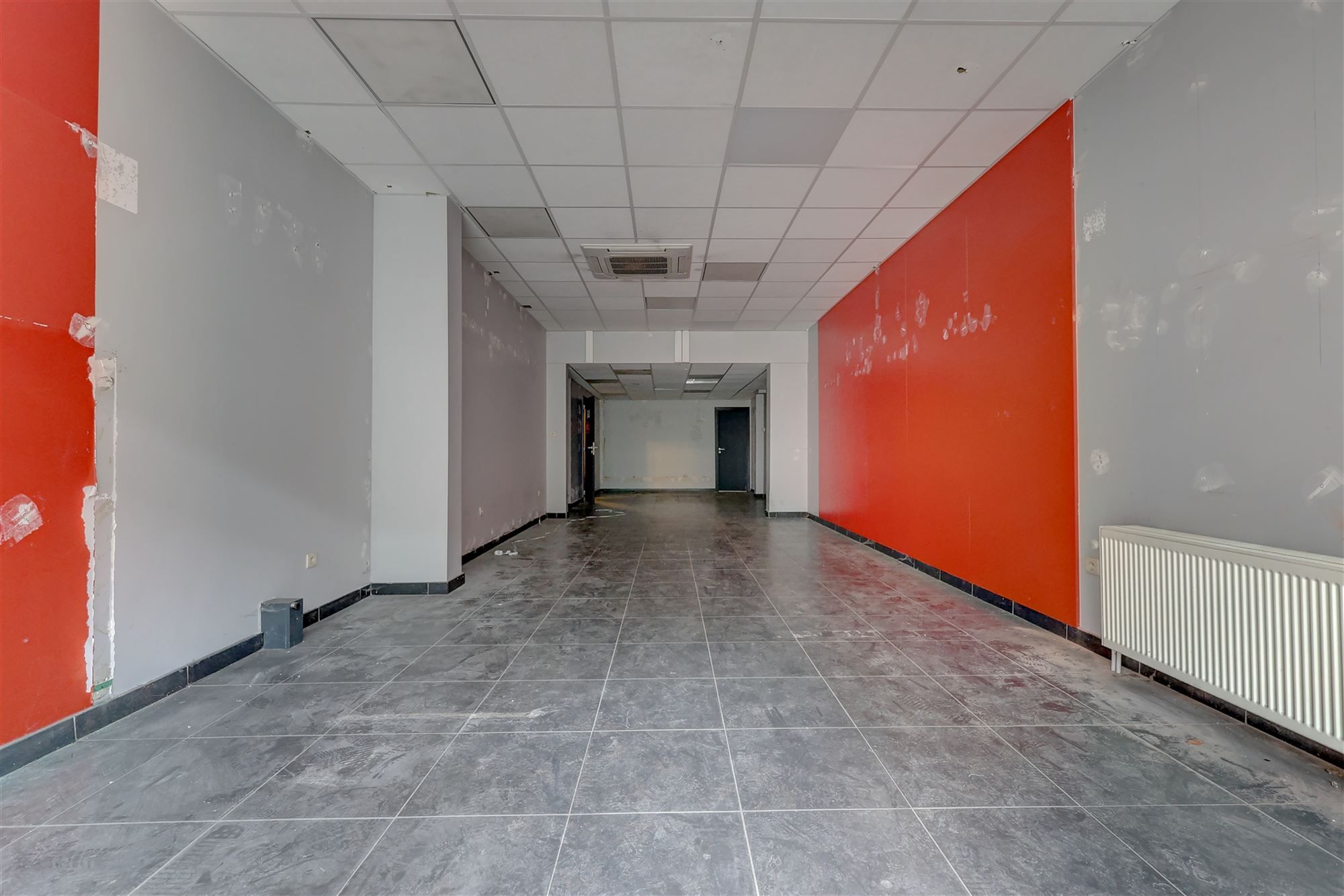 Handelsgelijkvloers op uitstekende ligging in Wilrijk te huur foto 4