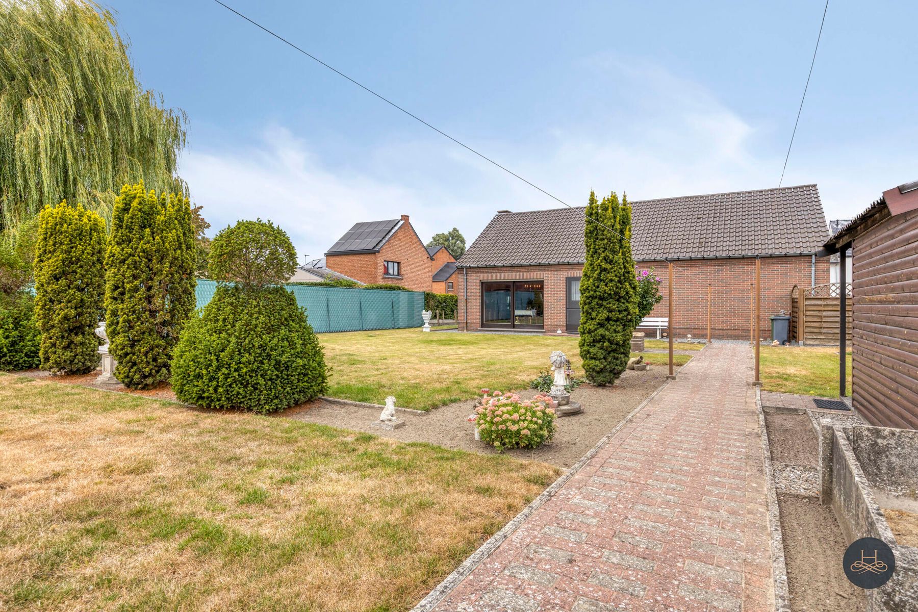 Charmante open woning met veel mogelijkheden op ruim perceel foto 2