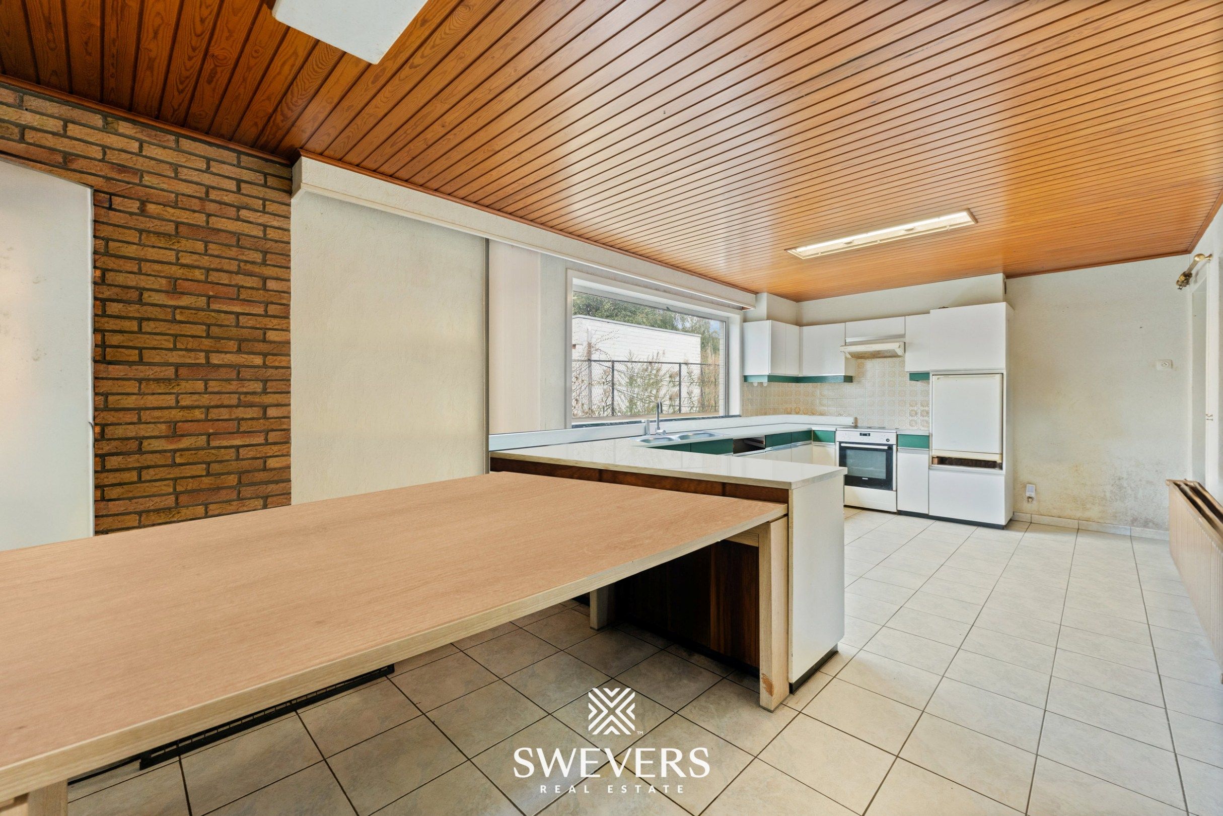 Te renoveren woning met 3 slaapkamers en hangar  foto 14