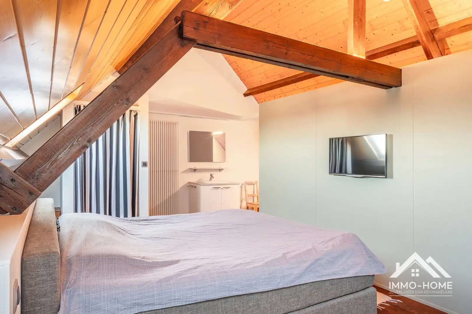 Héél erg ruime gerenoveerde woning met garage nabij centrum Lokeren! foto 19