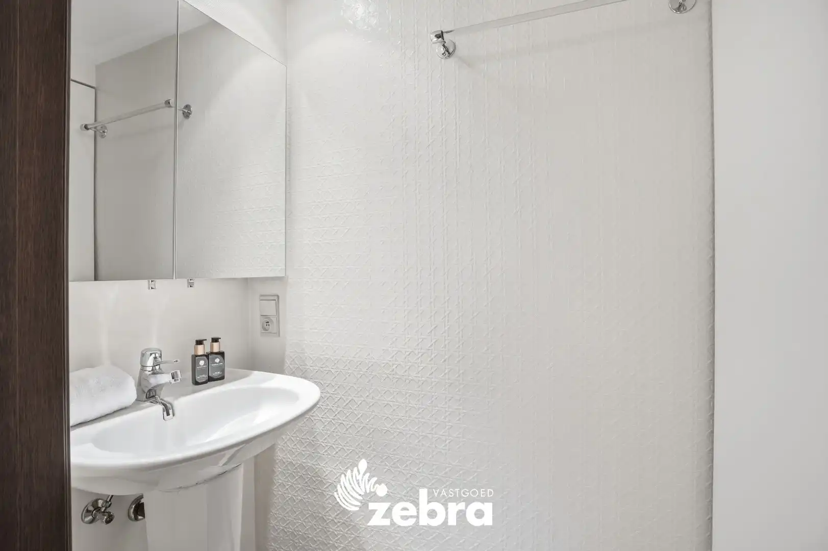 Stijlvolle, volledig gemeubelde karakterwoning in het centrum van Roeselare! foto 17