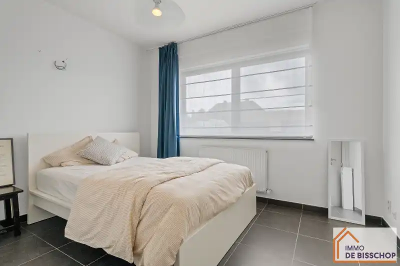 Groot, instapklaar appartement met 3 slaapkamers, mooi terras en garage foto 10