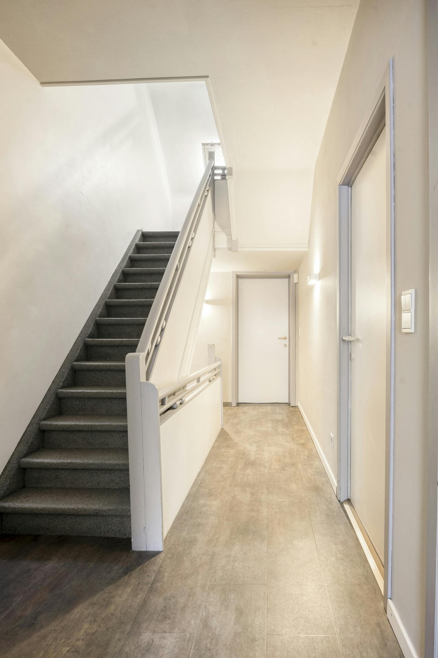 Goed gelegen stadswoning met 4 slaapkamers, tuin en garagebox + 12 zonnepanelen foto 18