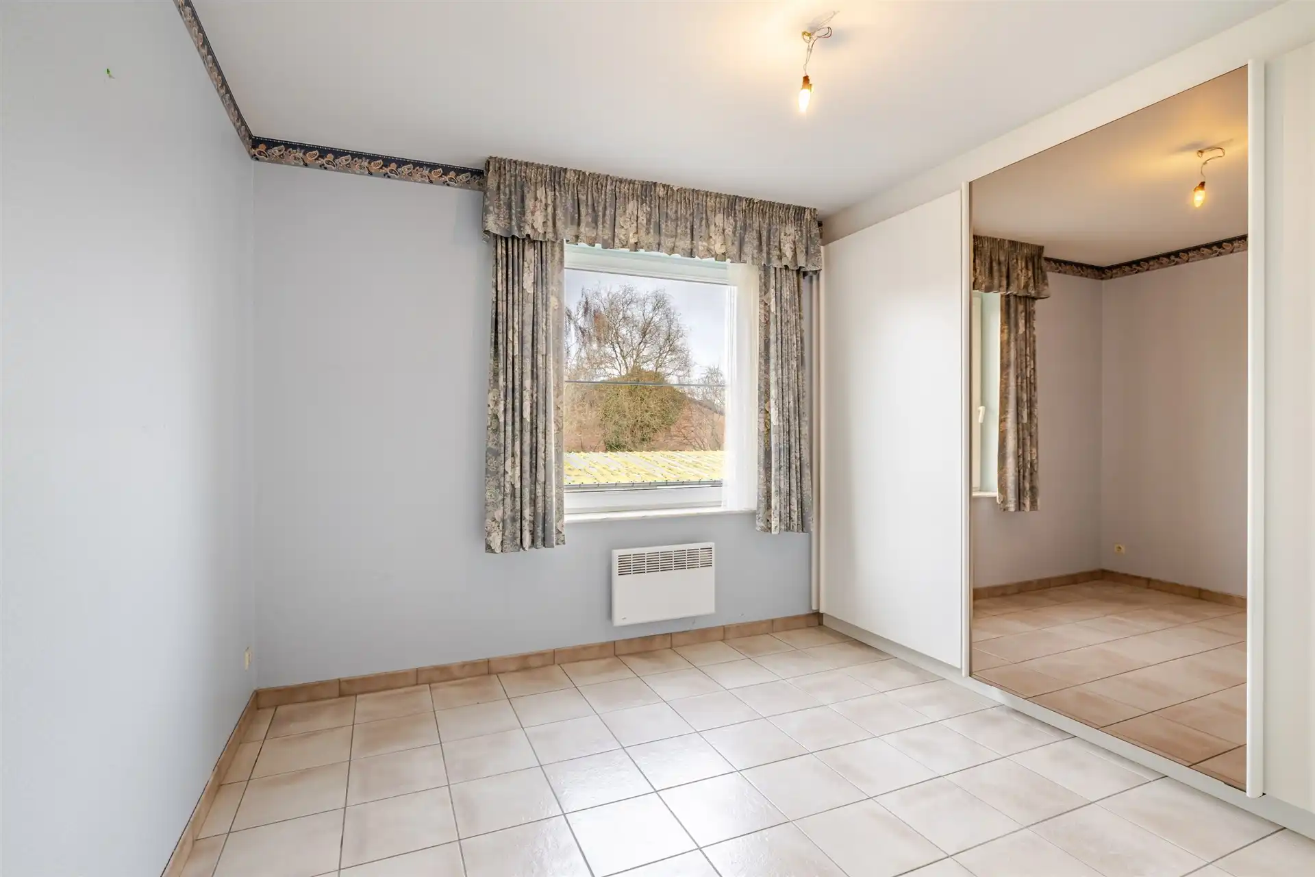 Ruim app met 2 slks, dubbel terras en garage foto 9