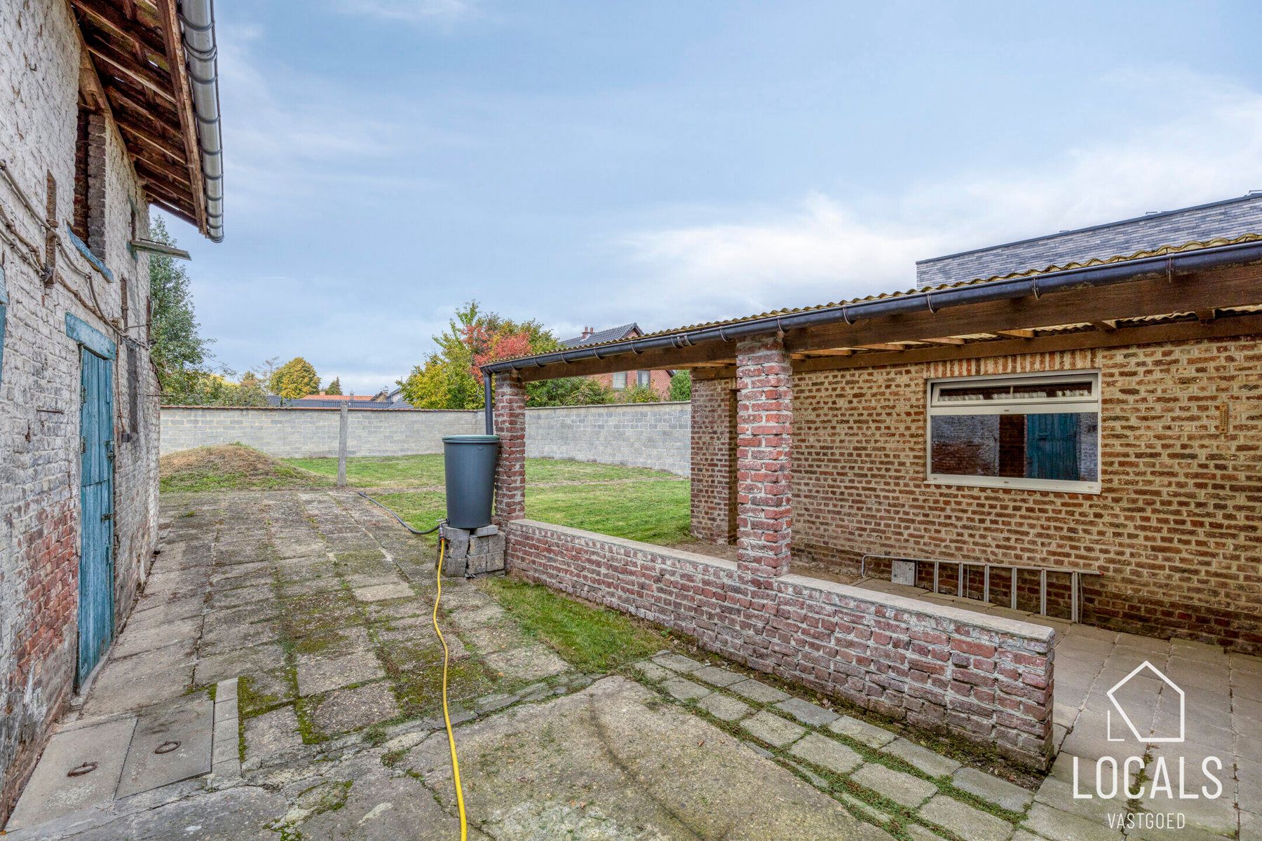 Rustig gelegen hoeve met bijgebouwen en veel potentieel foto 25
