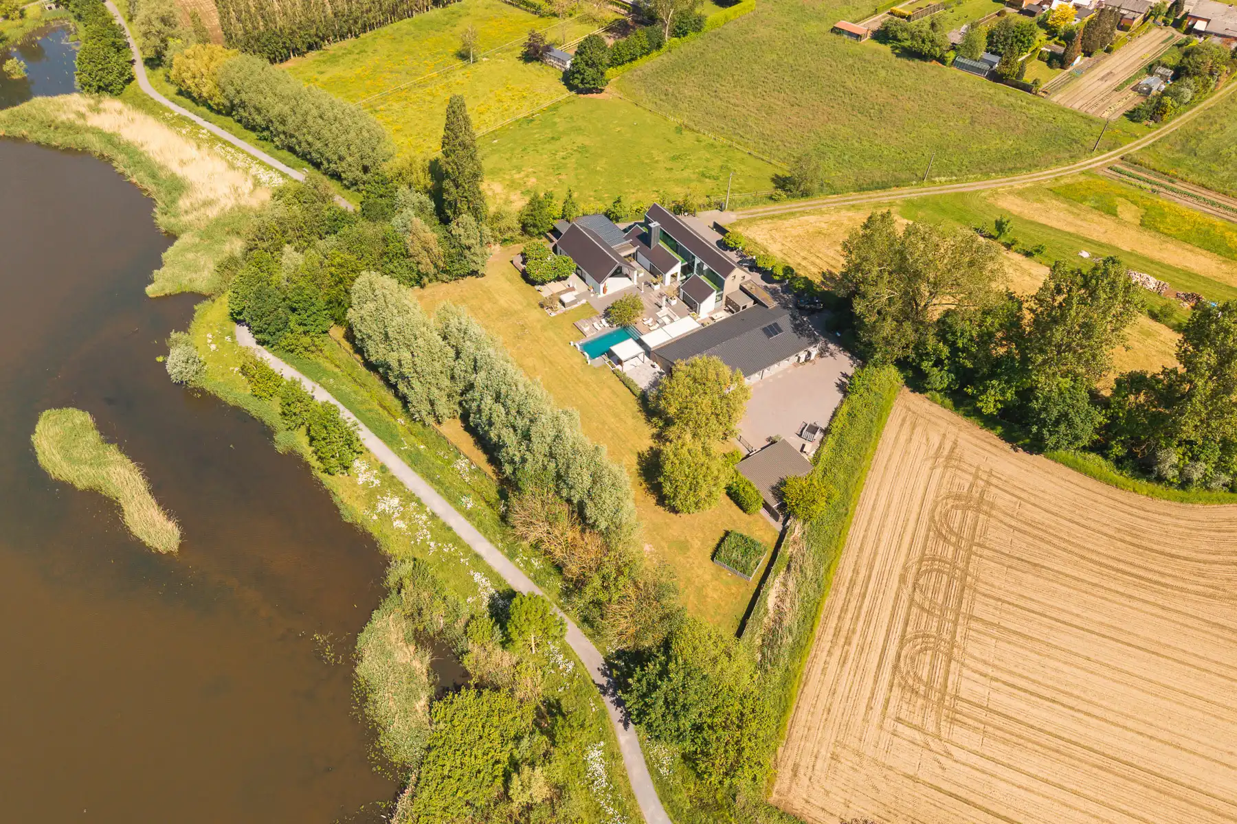 State-of-the-art Villa met resortallure, 800m2 woonbeleving foto 2