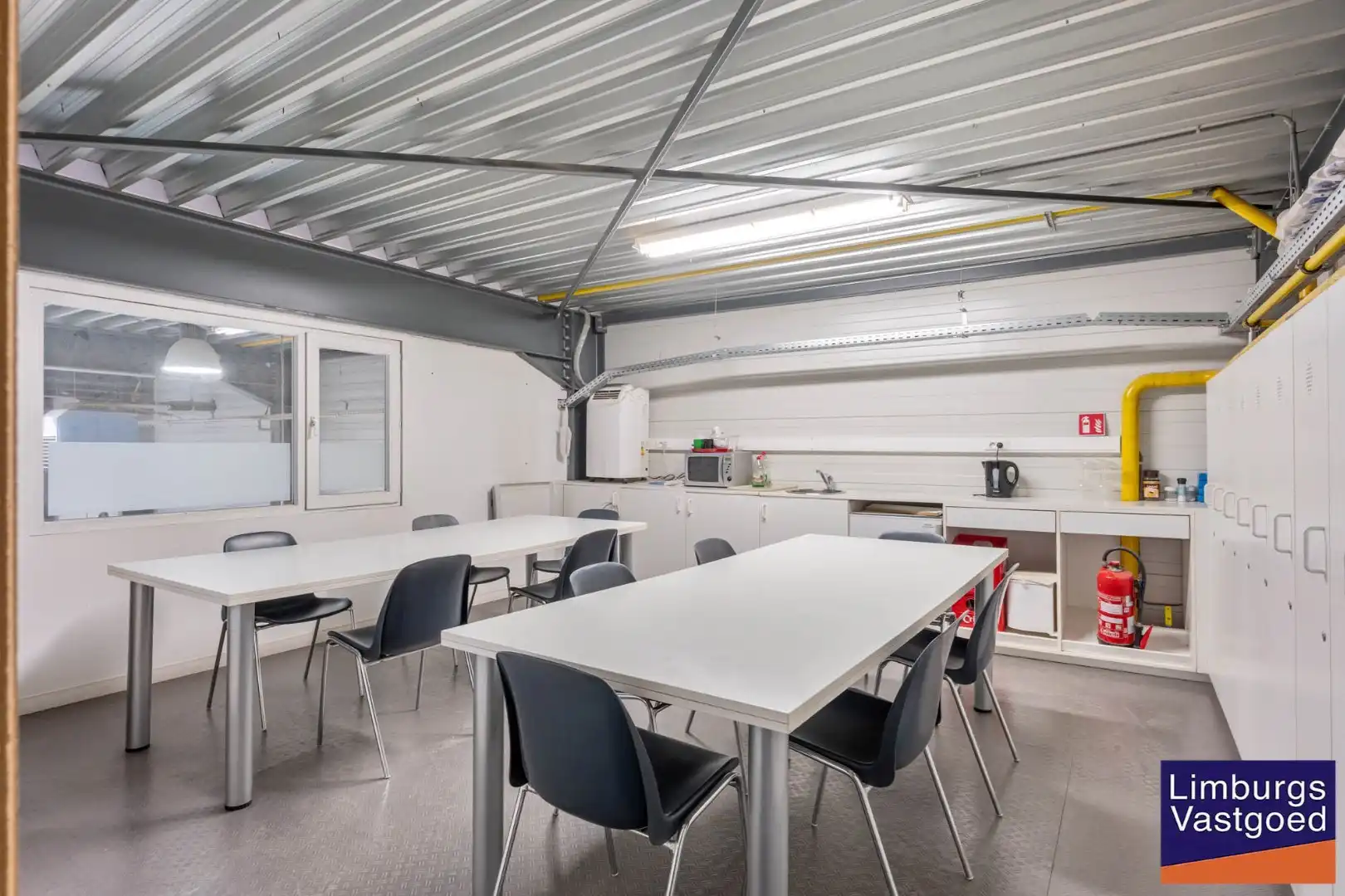 Industrieel gebouw,1.696m², met kantoren 120m² + appartement 120m², Genk-Zuid foto 19