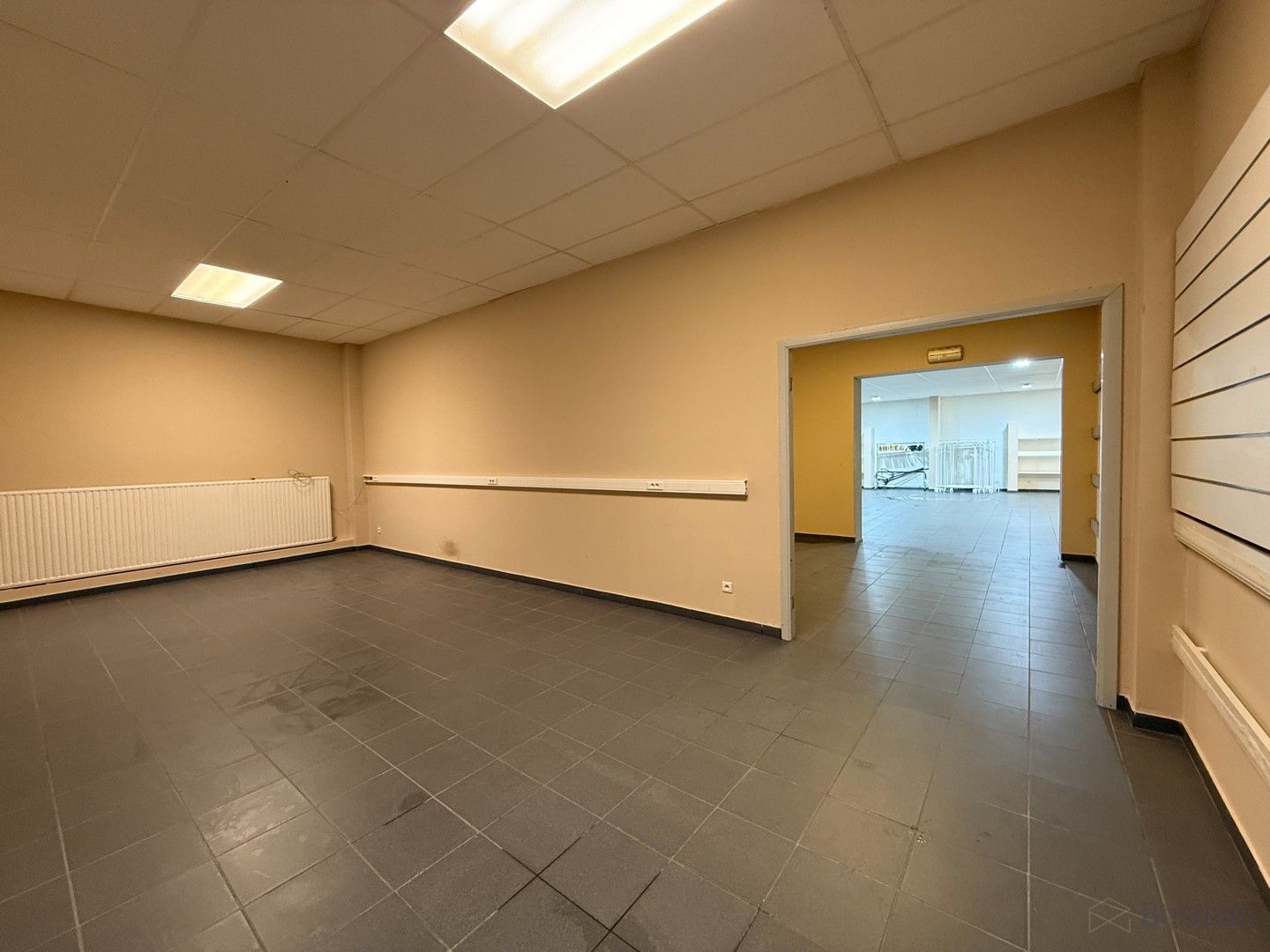 Bedrijfshal met bureauruimte (360m²) te huur in Tessenderlo foto 11