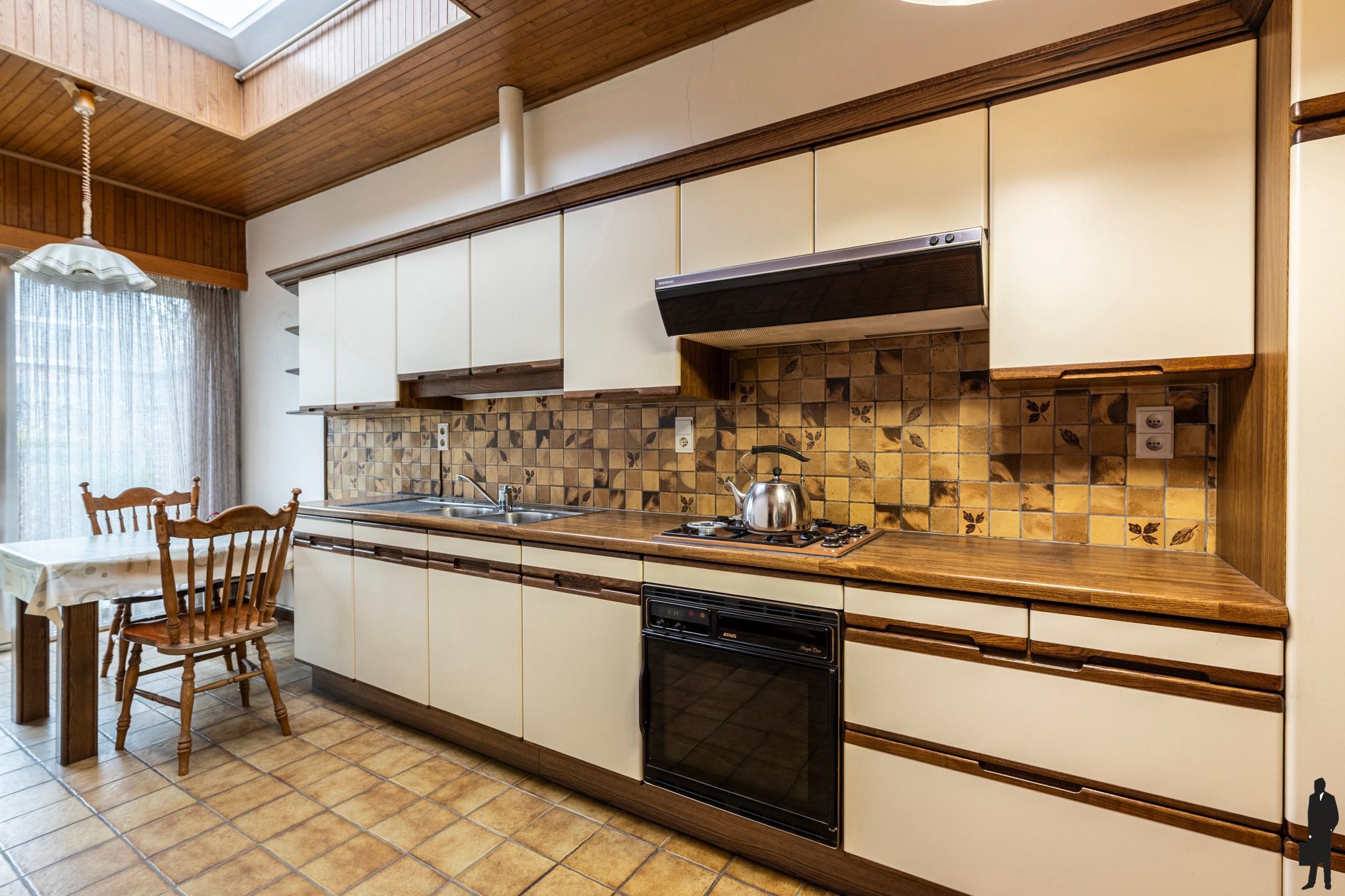 Te renoveren woning in de gegeerde Molenveldwijk te Edegem foto 9