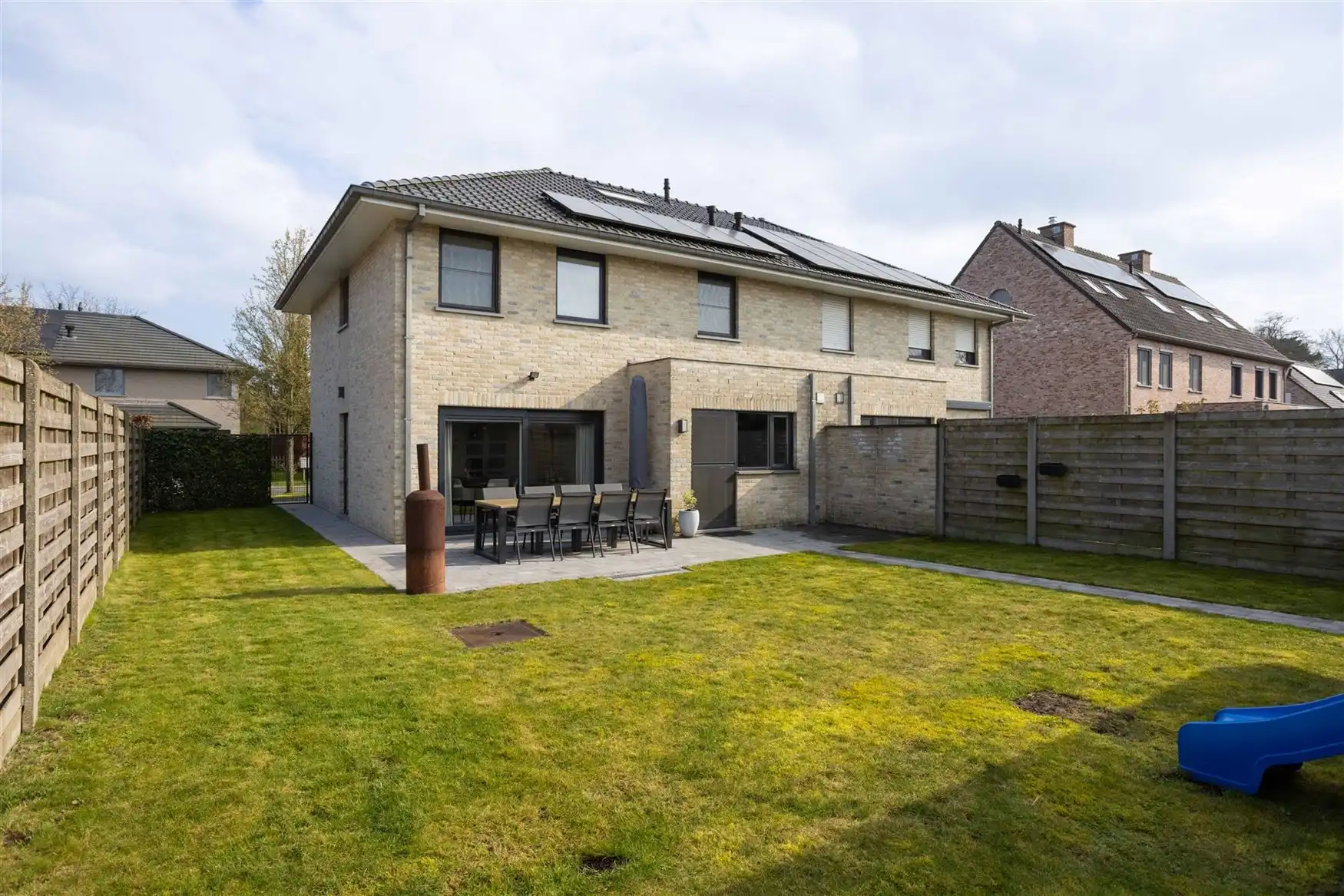 Instapklaar gezinshuis met zonnige tuin foto 3