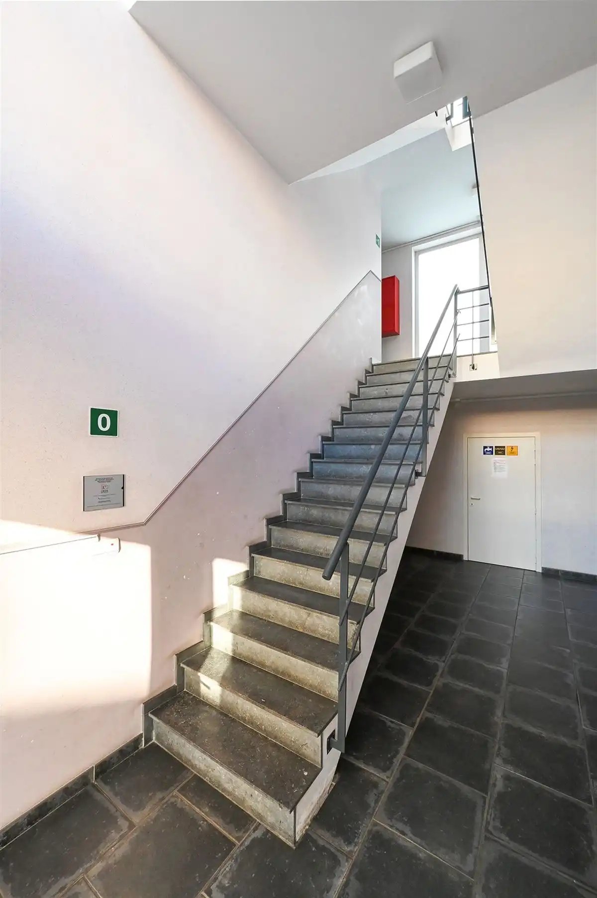 Zeer ruim appartement (120 m²) met 2 SLPK, terras en EPC-label A foto 2