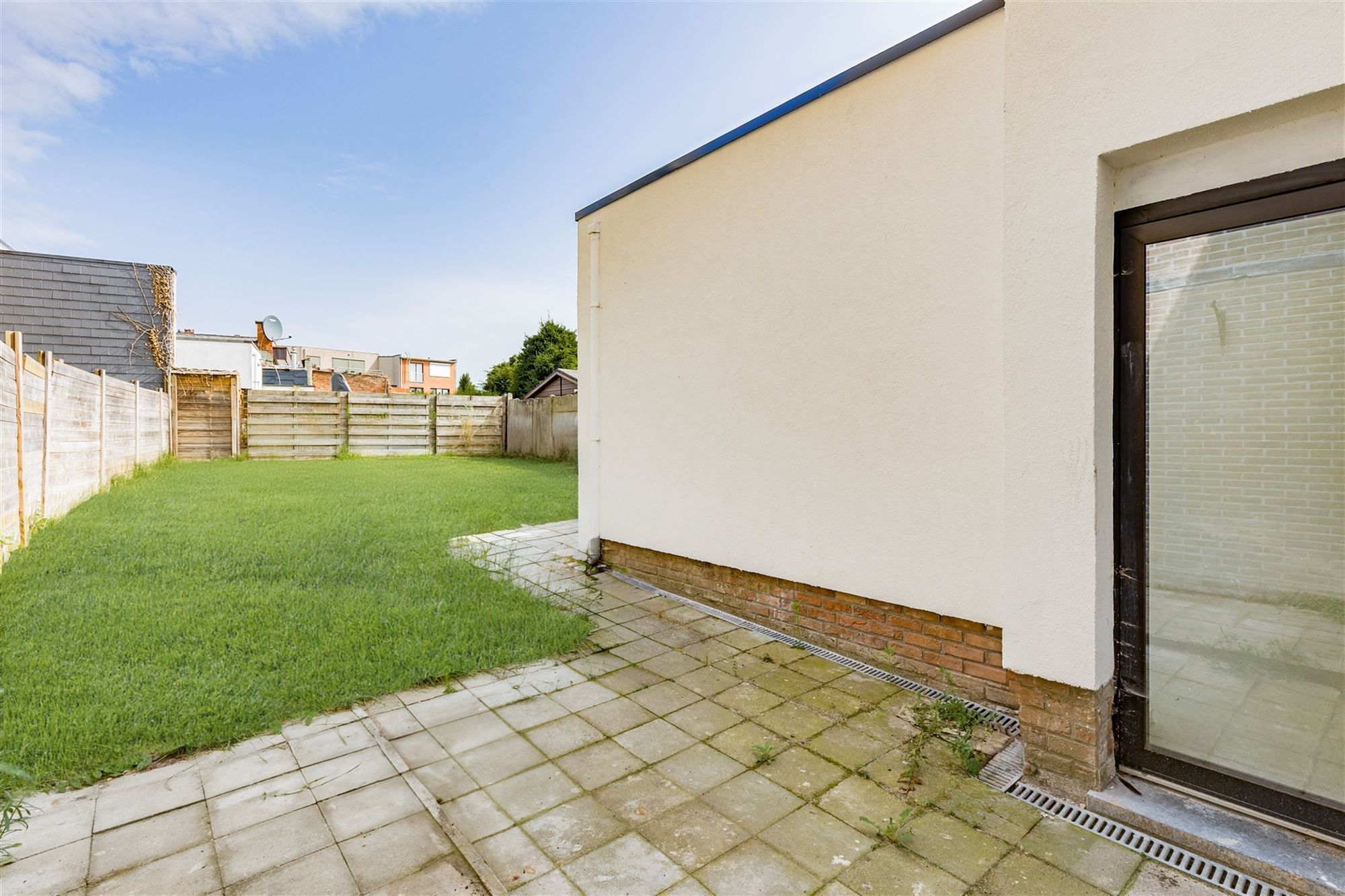 Gerenoveerd huis met 3 slpks en tuin te Hemiksem foto 9