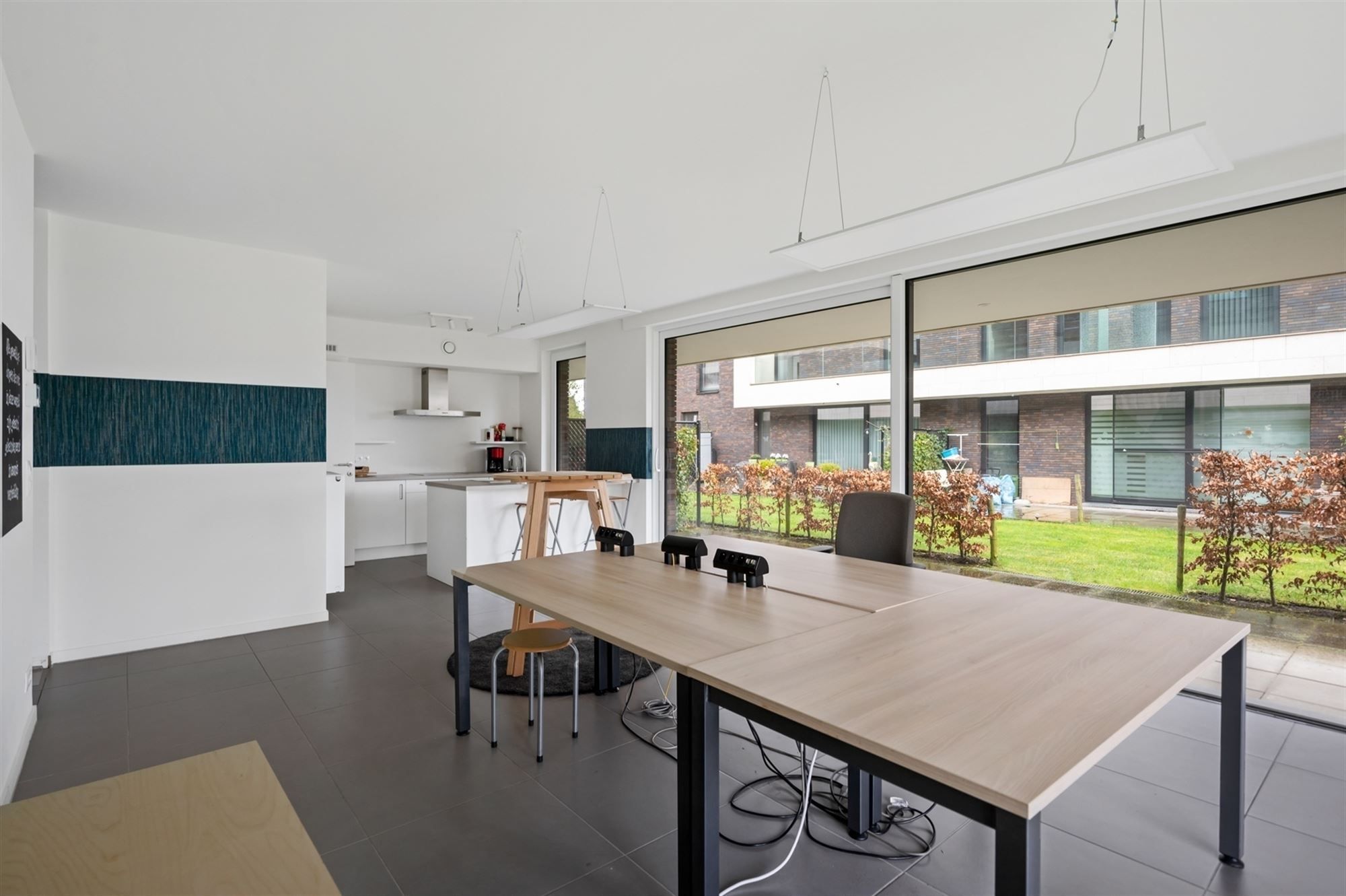 Gelijkvloers appartement in een knap project te Emblem foto 4
