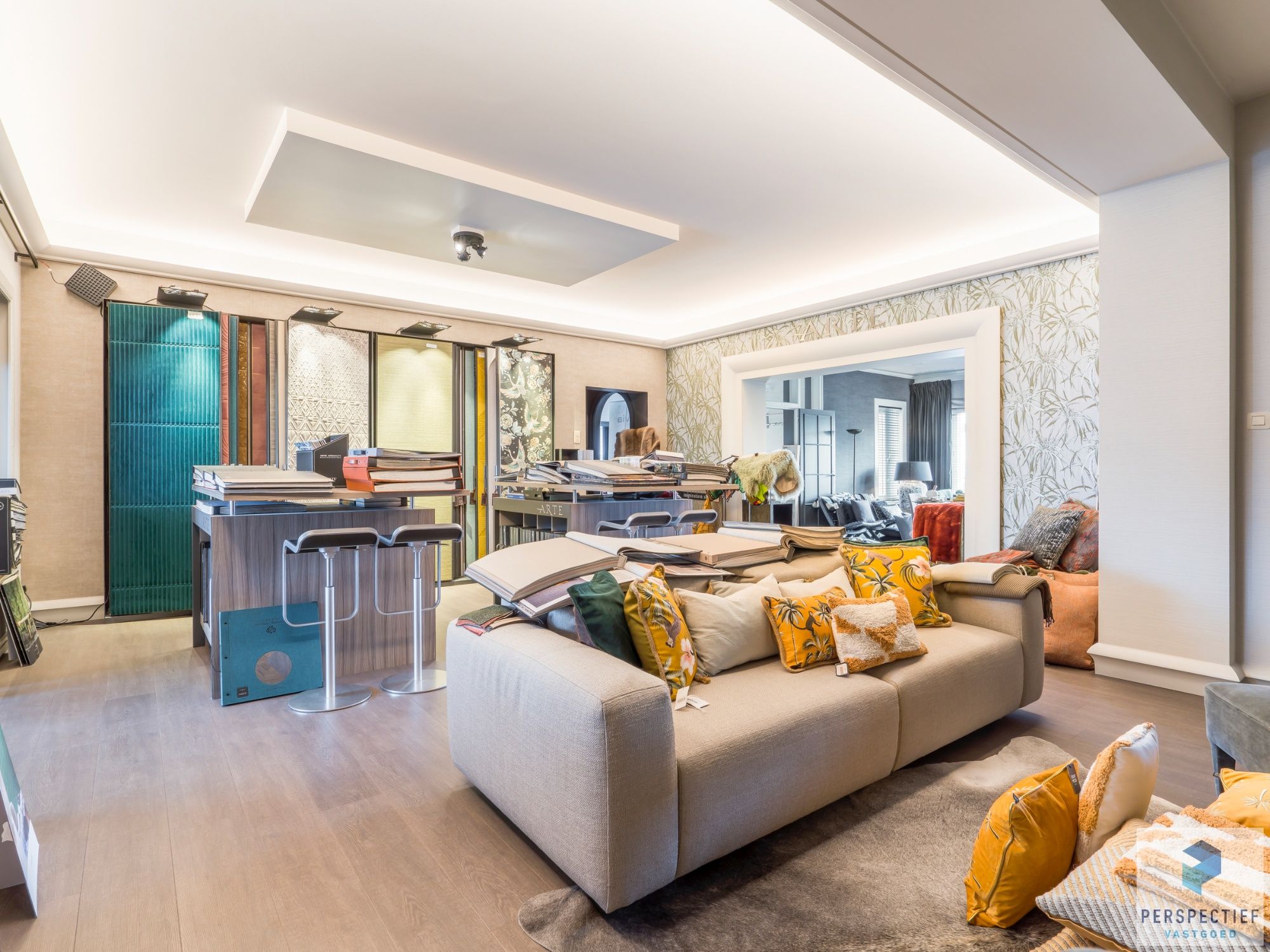 2 handelsruimtes + appartement met mogelijkheden op een strategische ligging te Roeselare foto 13