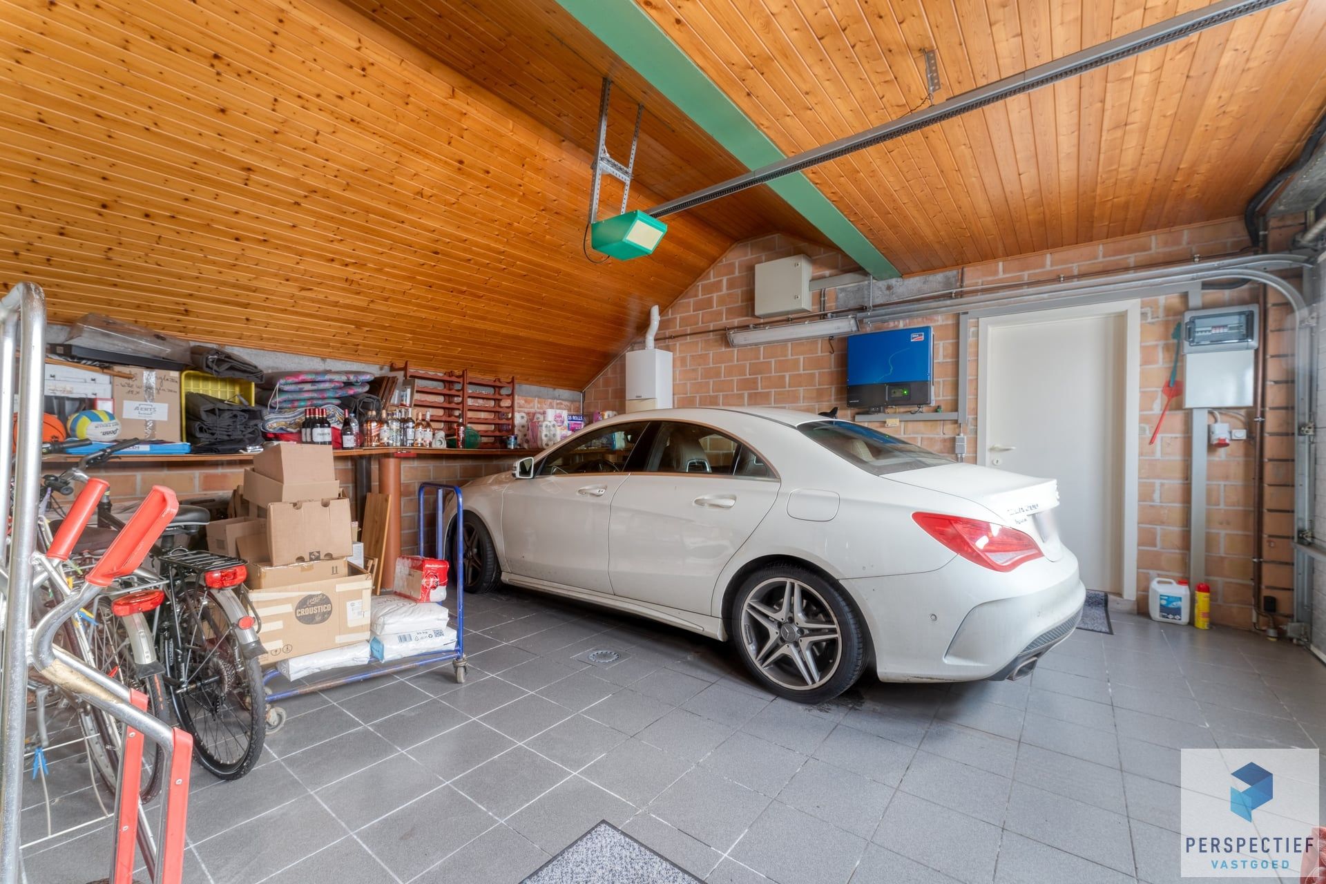 Statige ruime villa met loods en ingerichte studio in een rustige omgeving foto 22