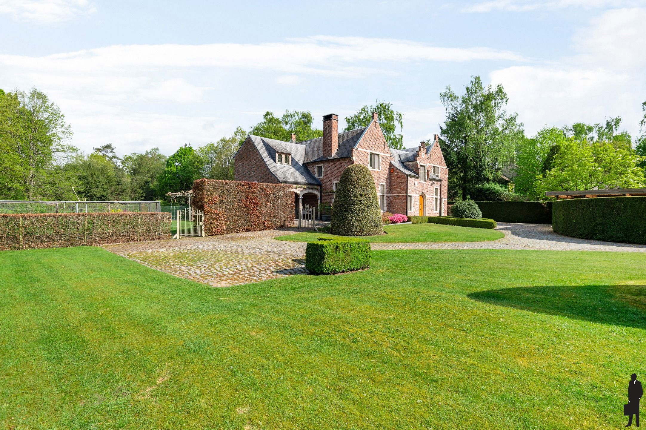 Exclusieve villa met conciërgewoning op 4.102m² foto 3