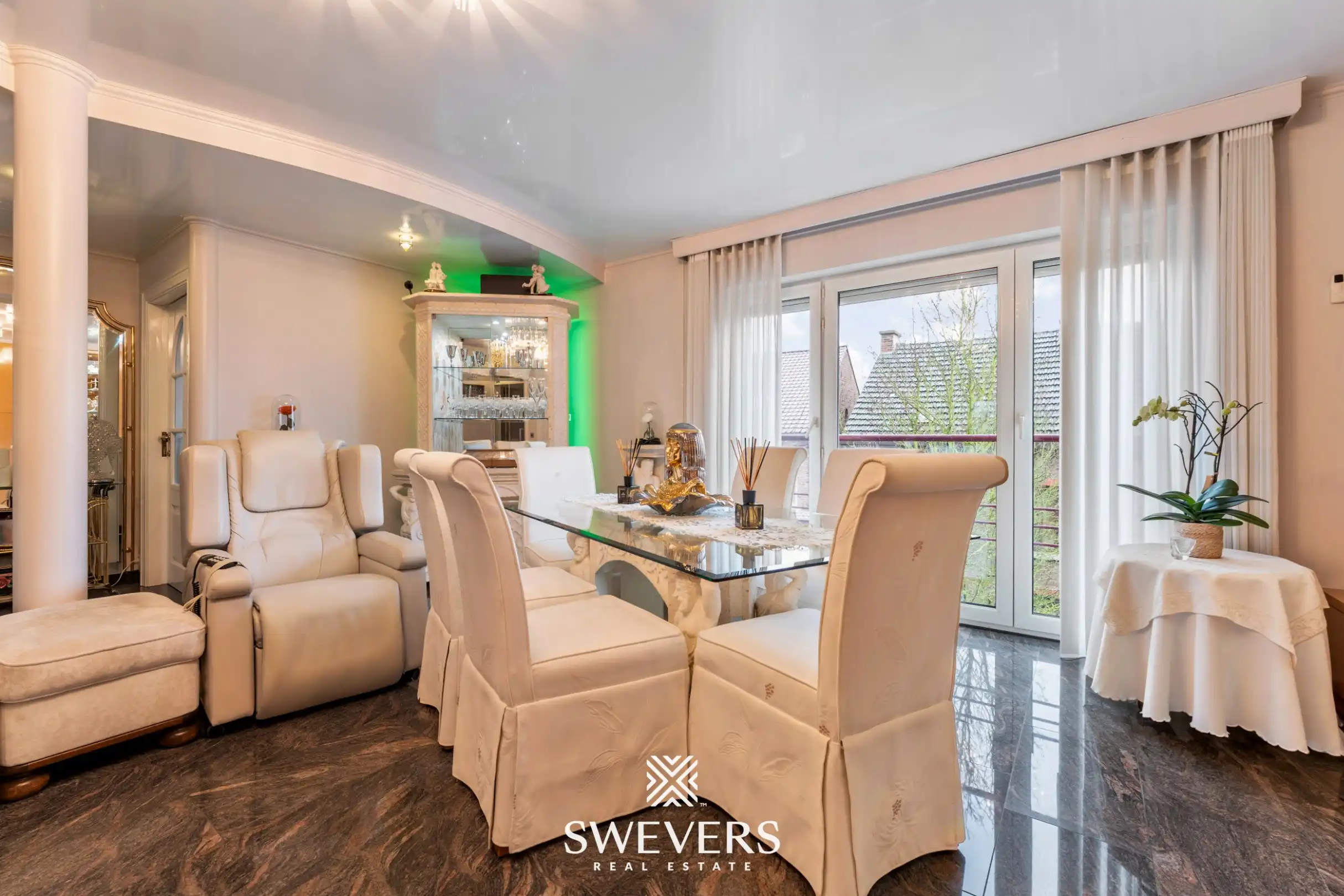 Hoogwaardig appartement met private lift en zolder in hartje Borgloon foto 2