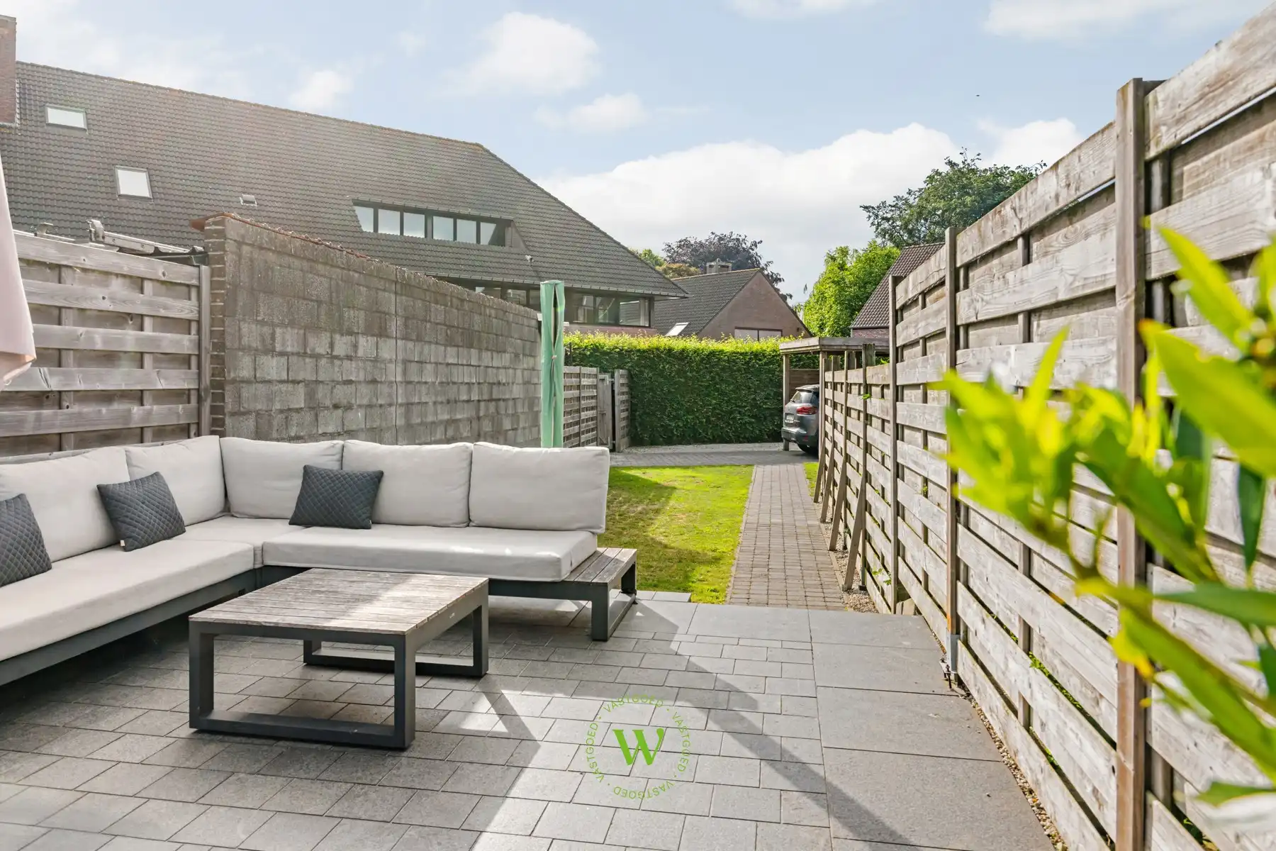 Energiezuinige gezinswoning met zonnige tuin en carport foto 9