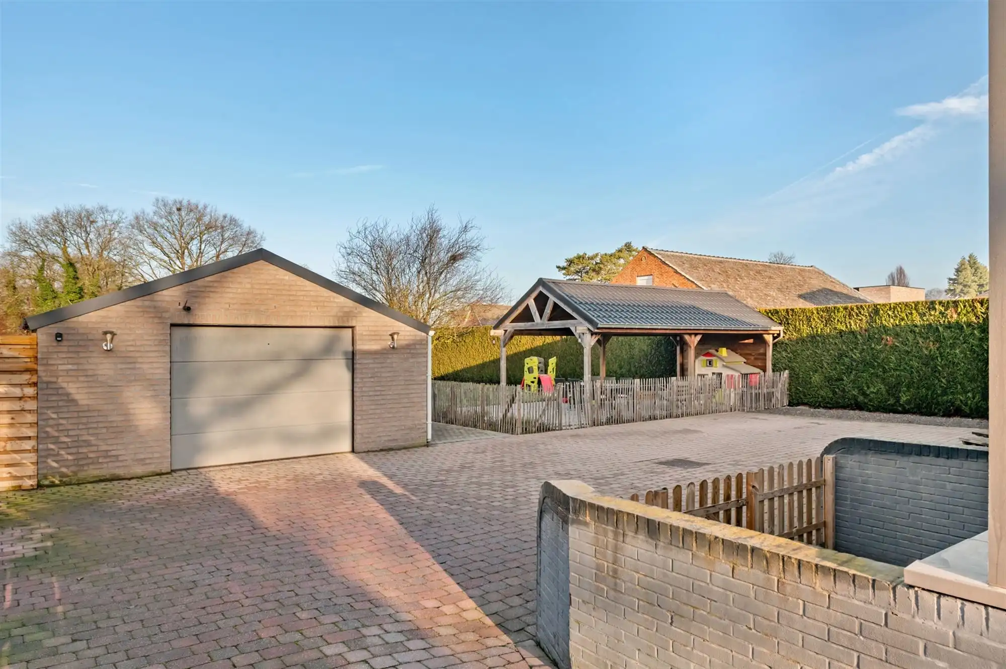 INSTAPKLARE GELIJKVLOERSE WONING MET RUIME GARAGE OP 2191M2 foto 23