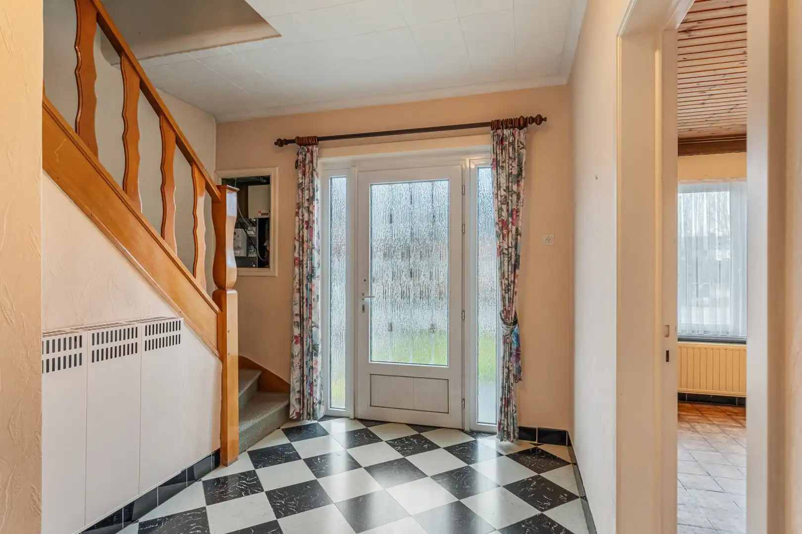 Te renoveren woning op leuke locatie! foto 2