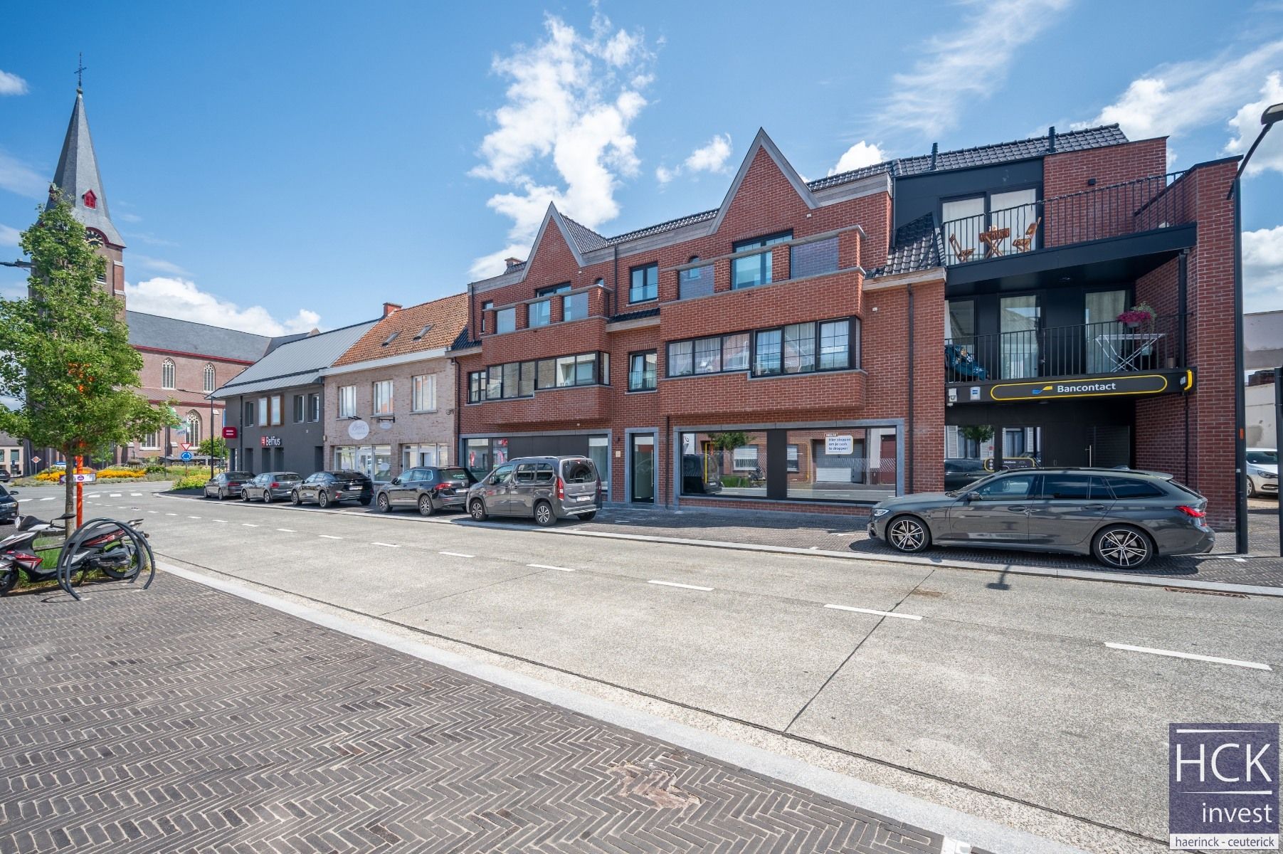 KRUISHOUTEM - Nieuwbouwappartement met 1 SLPK, pal in centrum! foto {{pictureIndex}}
