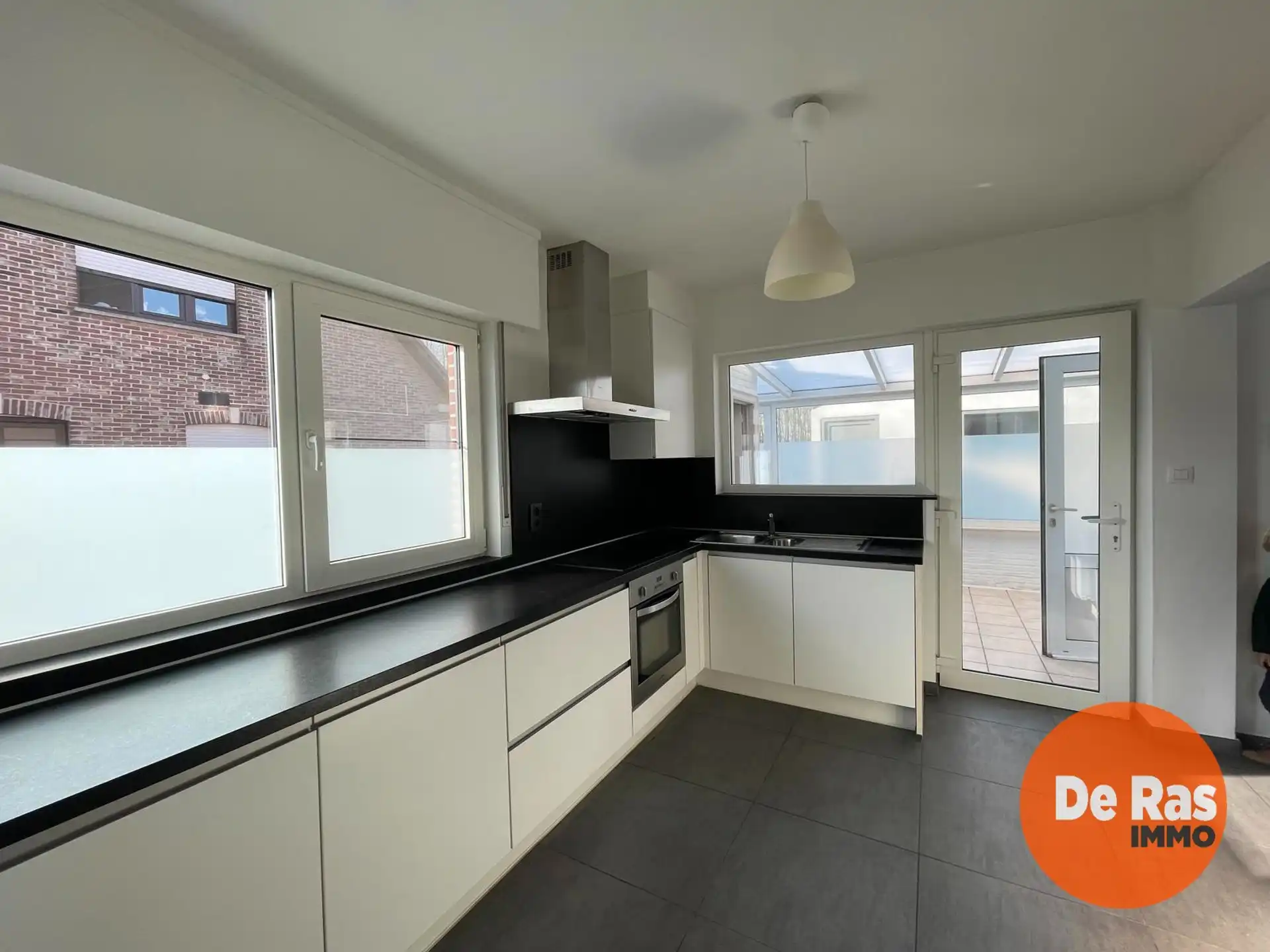 WICHELEN - Ruime woning met multifunctionele loods. foto 5