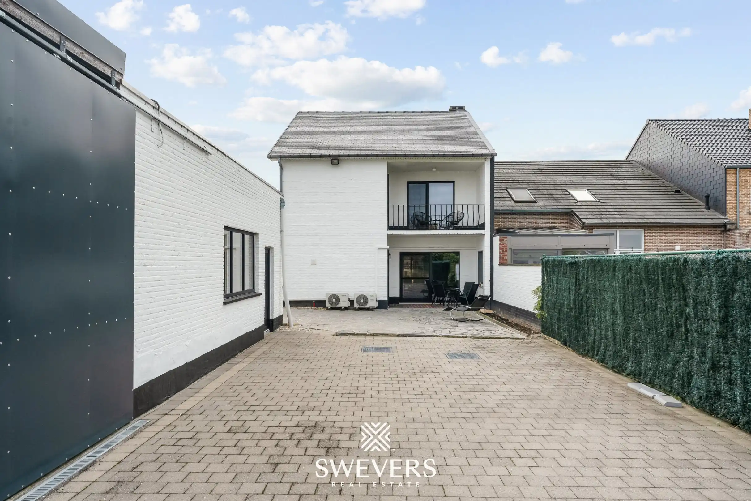 Volledig vernieuwd pareltje met terras, balkon & loods in Riemst foto 26