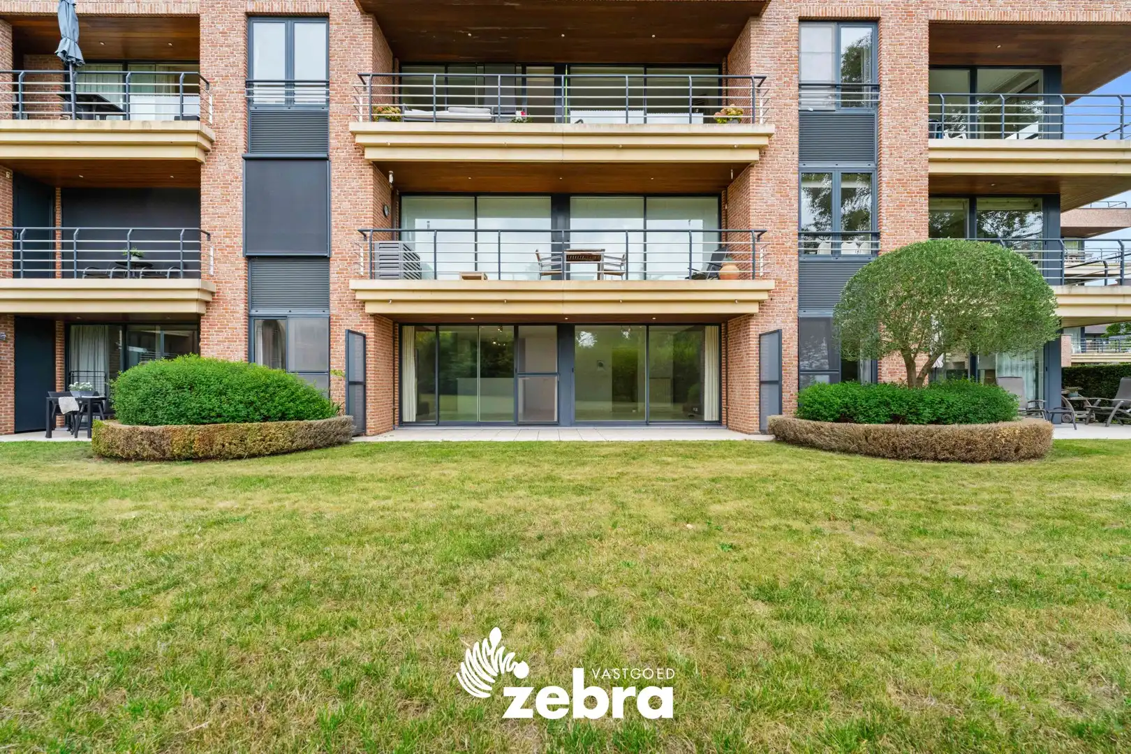 Gelijkvloers 1-slaapkamer appartement met groen zicht te Roeselare! foto 2