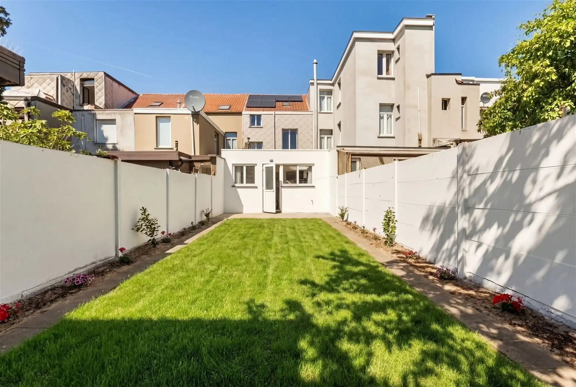 Instapklare woning met 3 slpkmrs., tuin en zonnepanelen foto 3