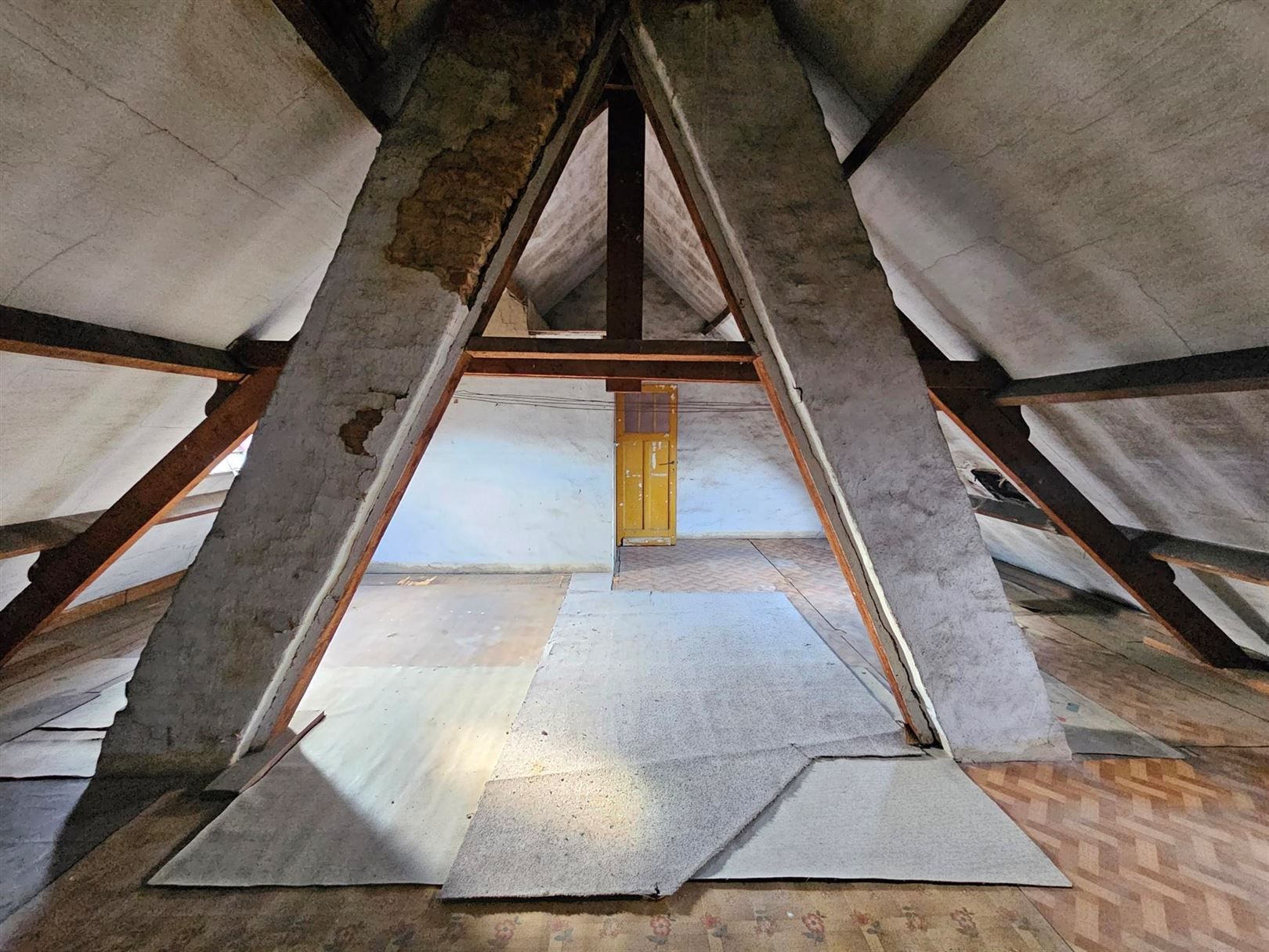 Te renoveren handelspand met woning foto 13