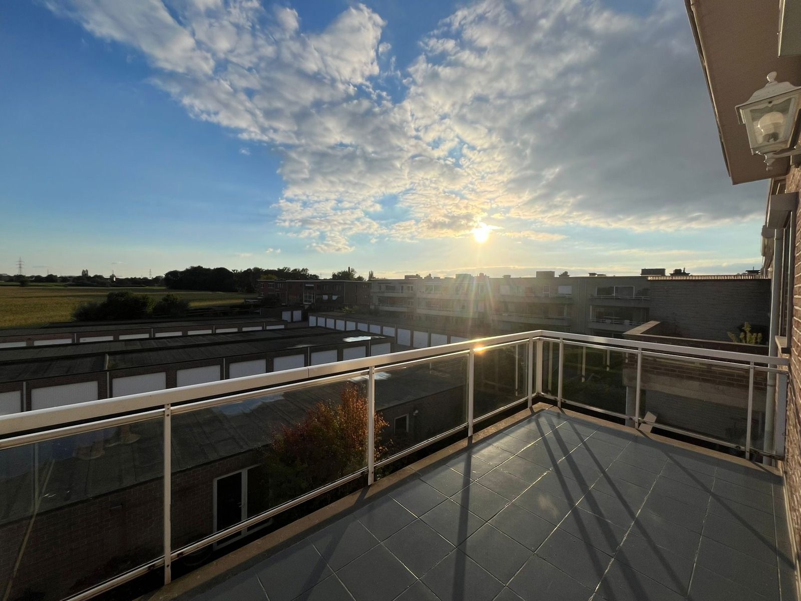 Vernieuwd appartement met uniek open groen zicht achteraan foto 3