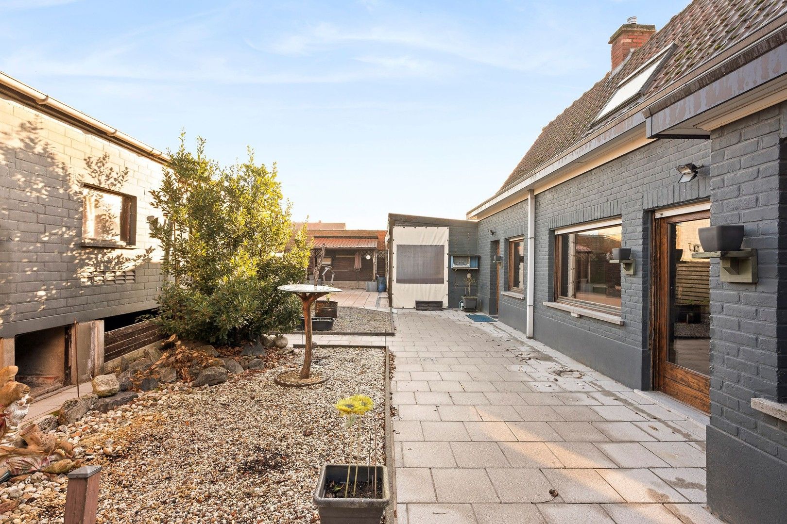 Vrijstaande woning in tweede lijn met 2 kamers op het gelijkvloers en voldoende stockageruimte en gesloten garage van 40m² foto 5